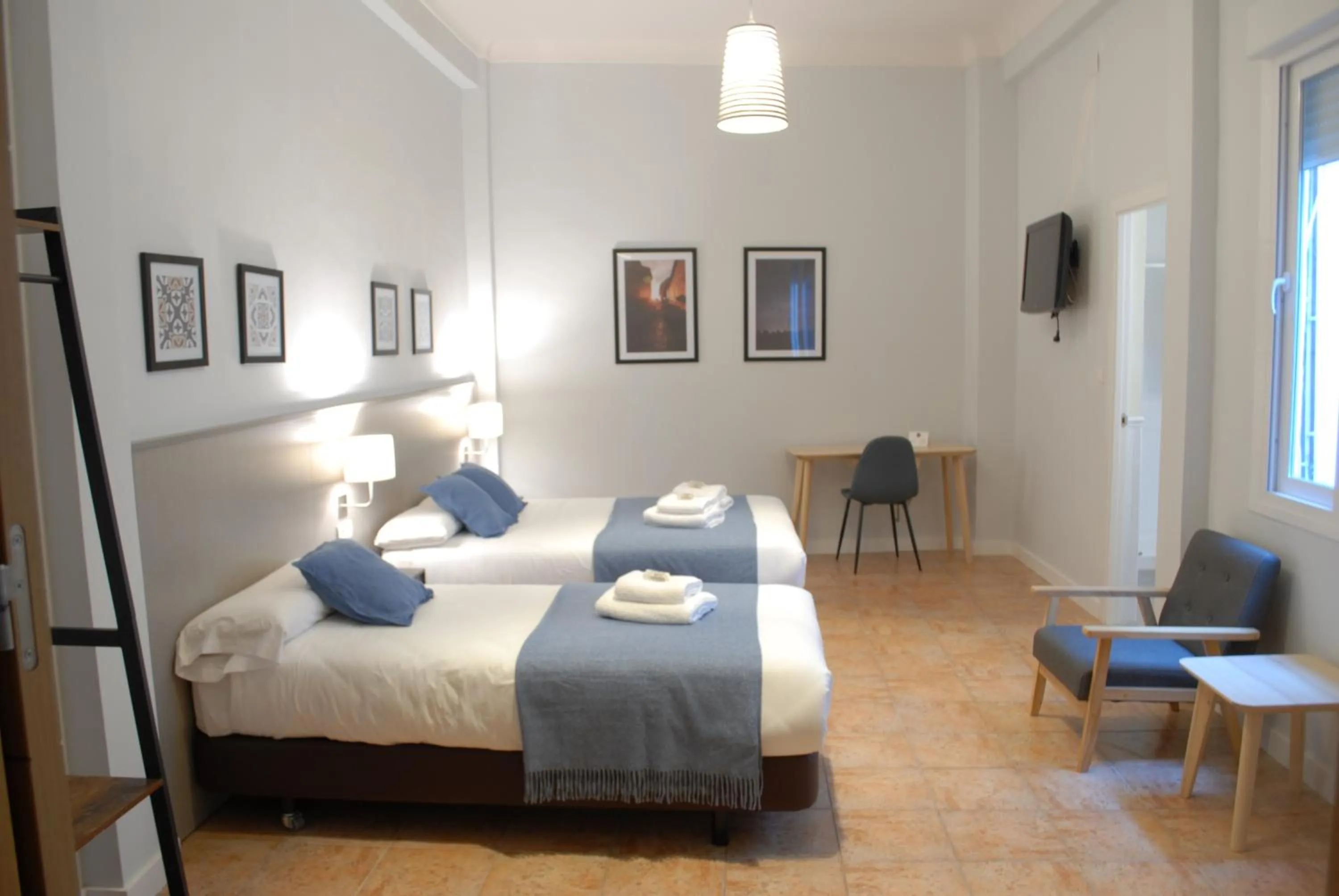 Photo of the whole room, Bed in La Perla Granada Suites