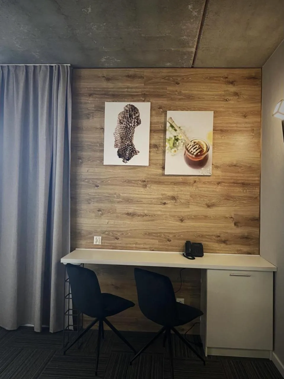 hair dresser in Hotel 107