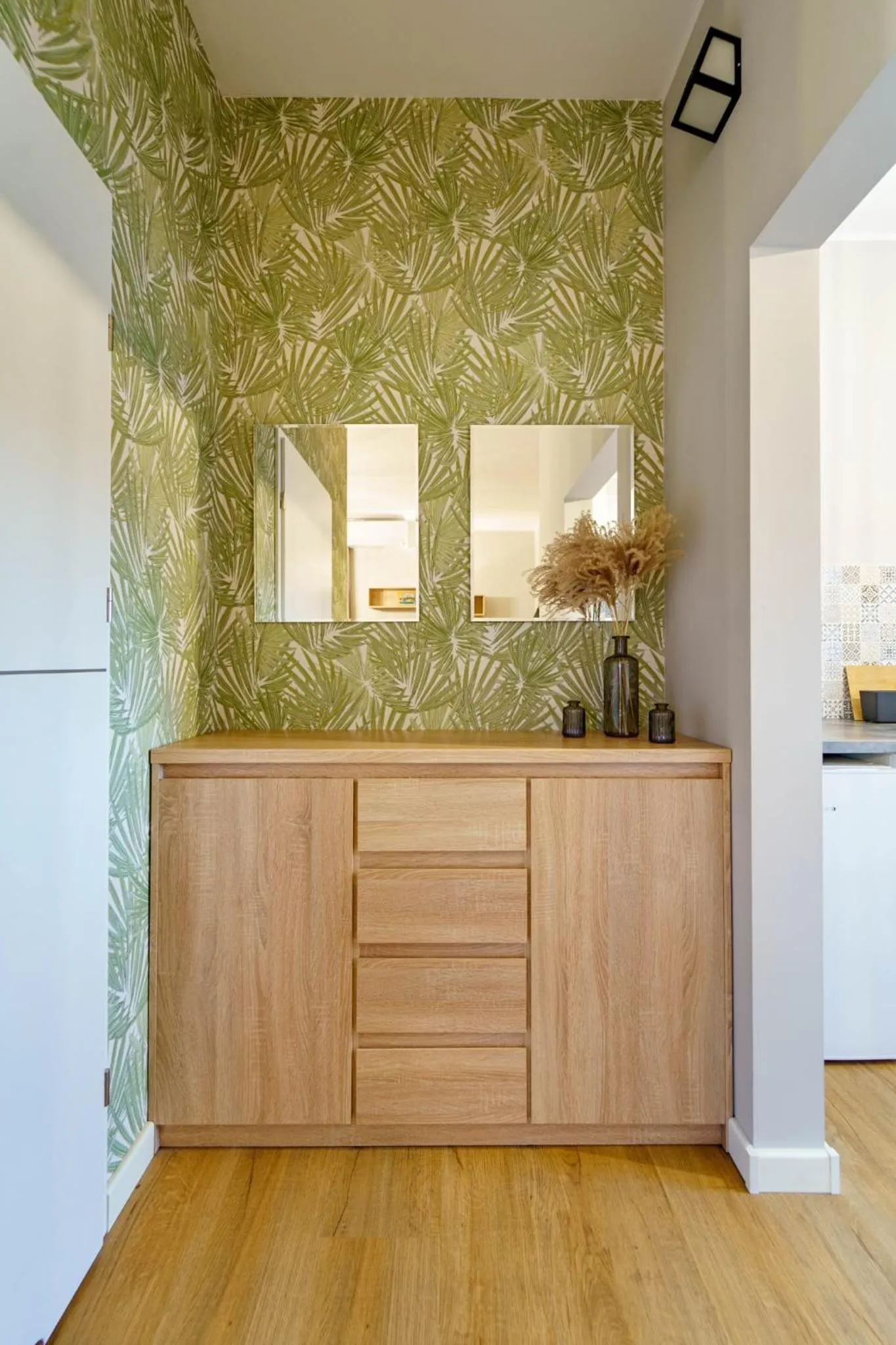 microwave in Hotel 107