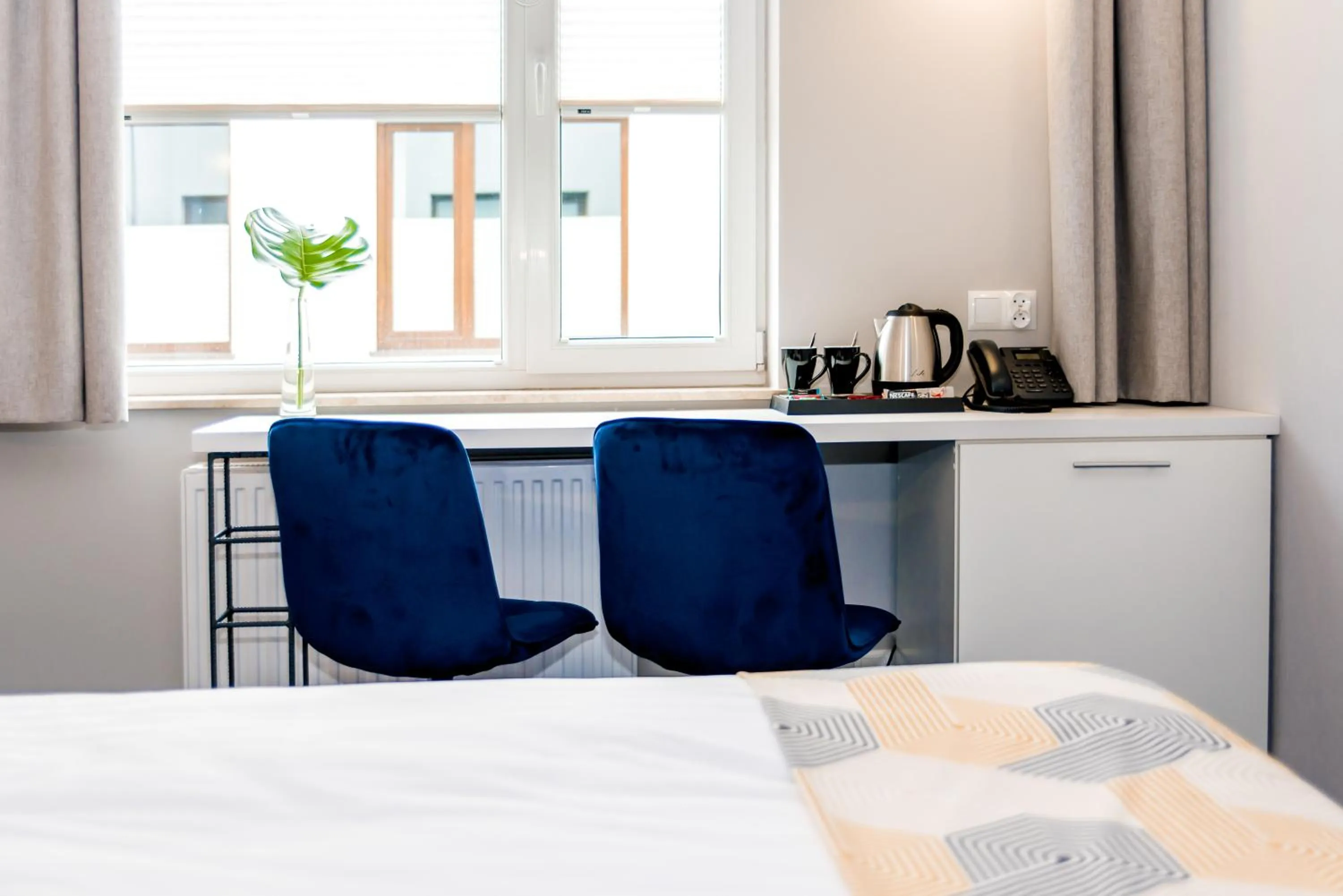 Coffee/tea facilities, Bed in Hotel 107