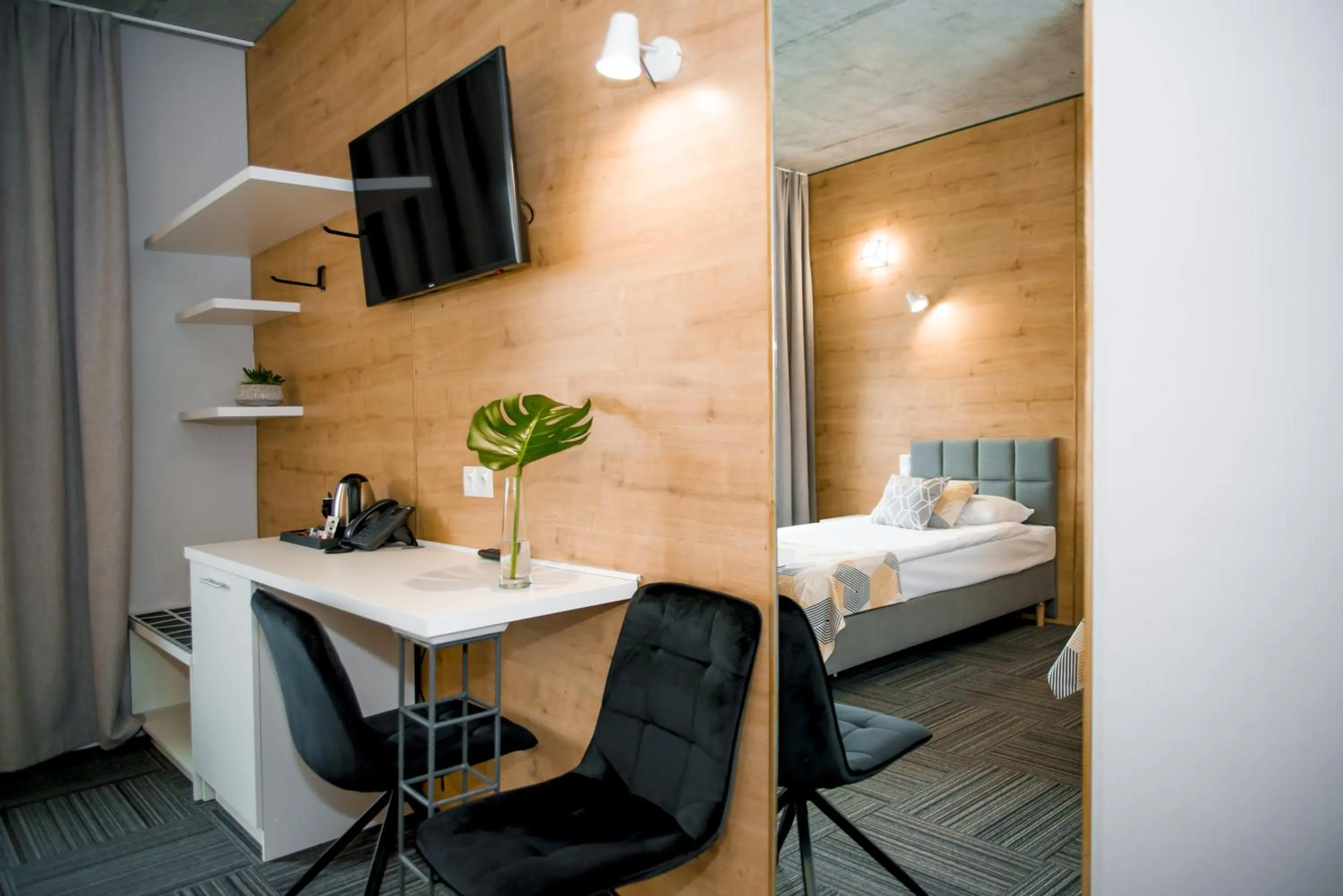 TV and multimedia, Bed in Hotel 107