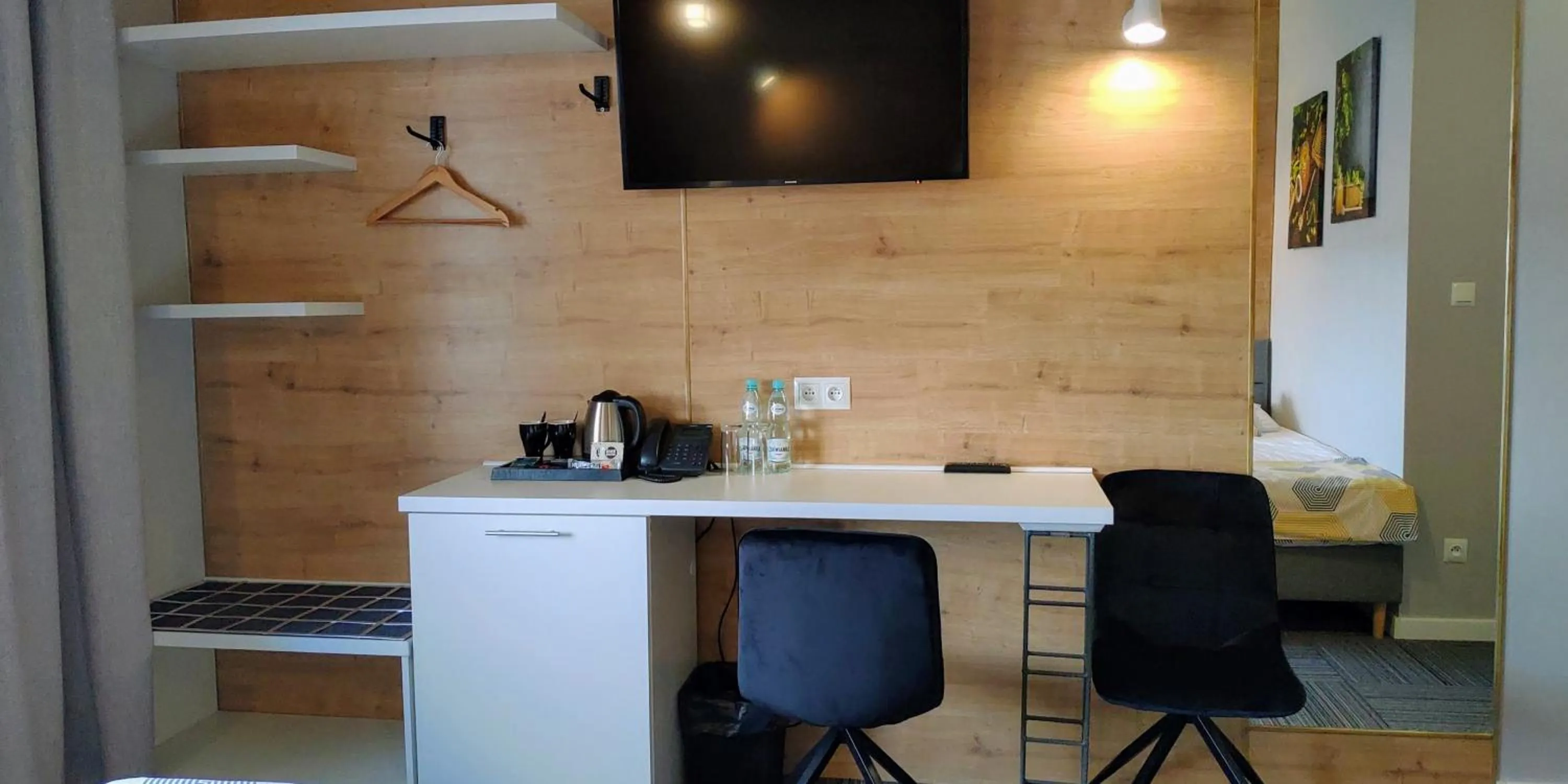 TV and multimedia in Hotel 107