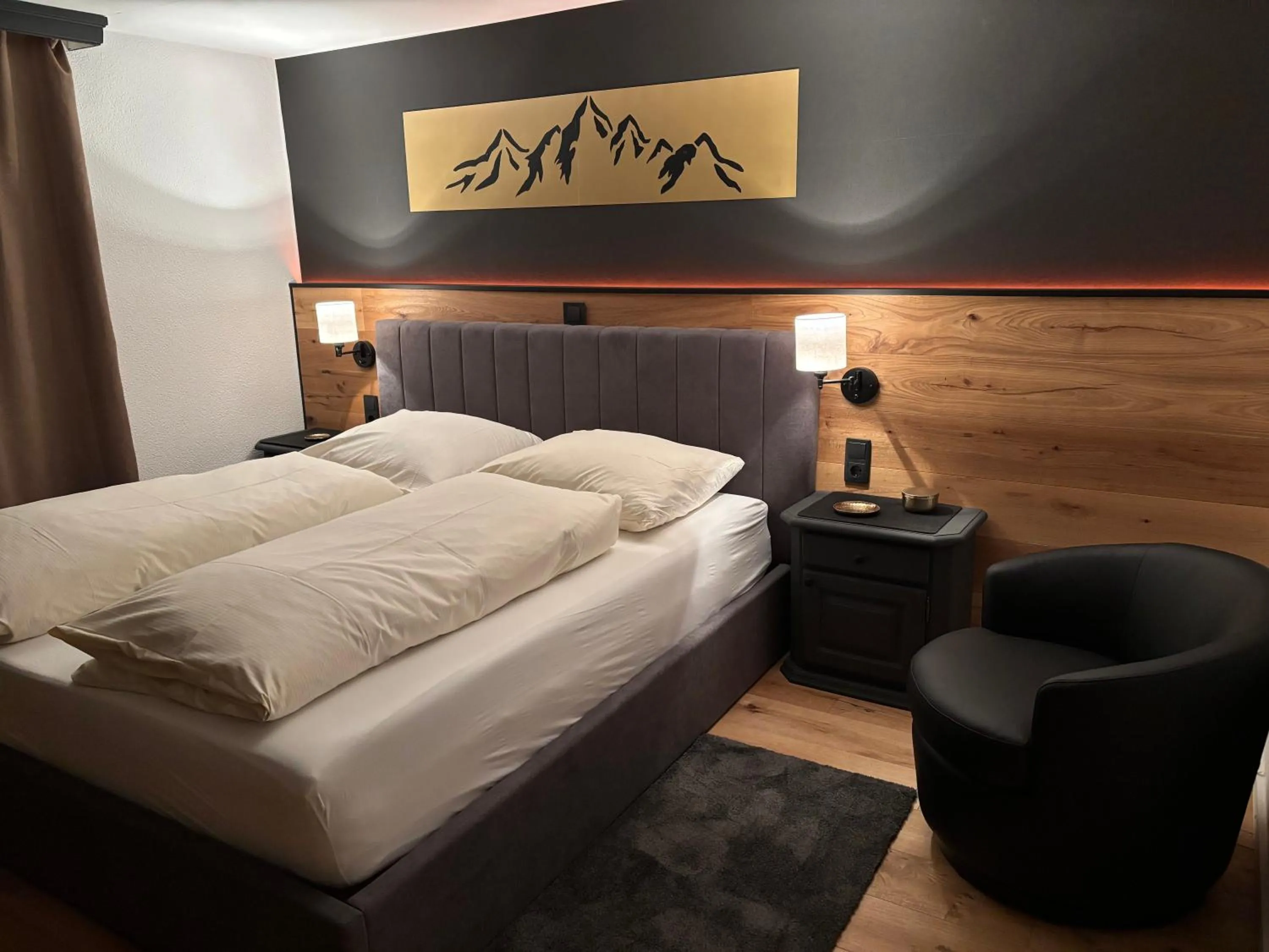 Bed in Pension & Ferienwohnungen Haus Edelweiß