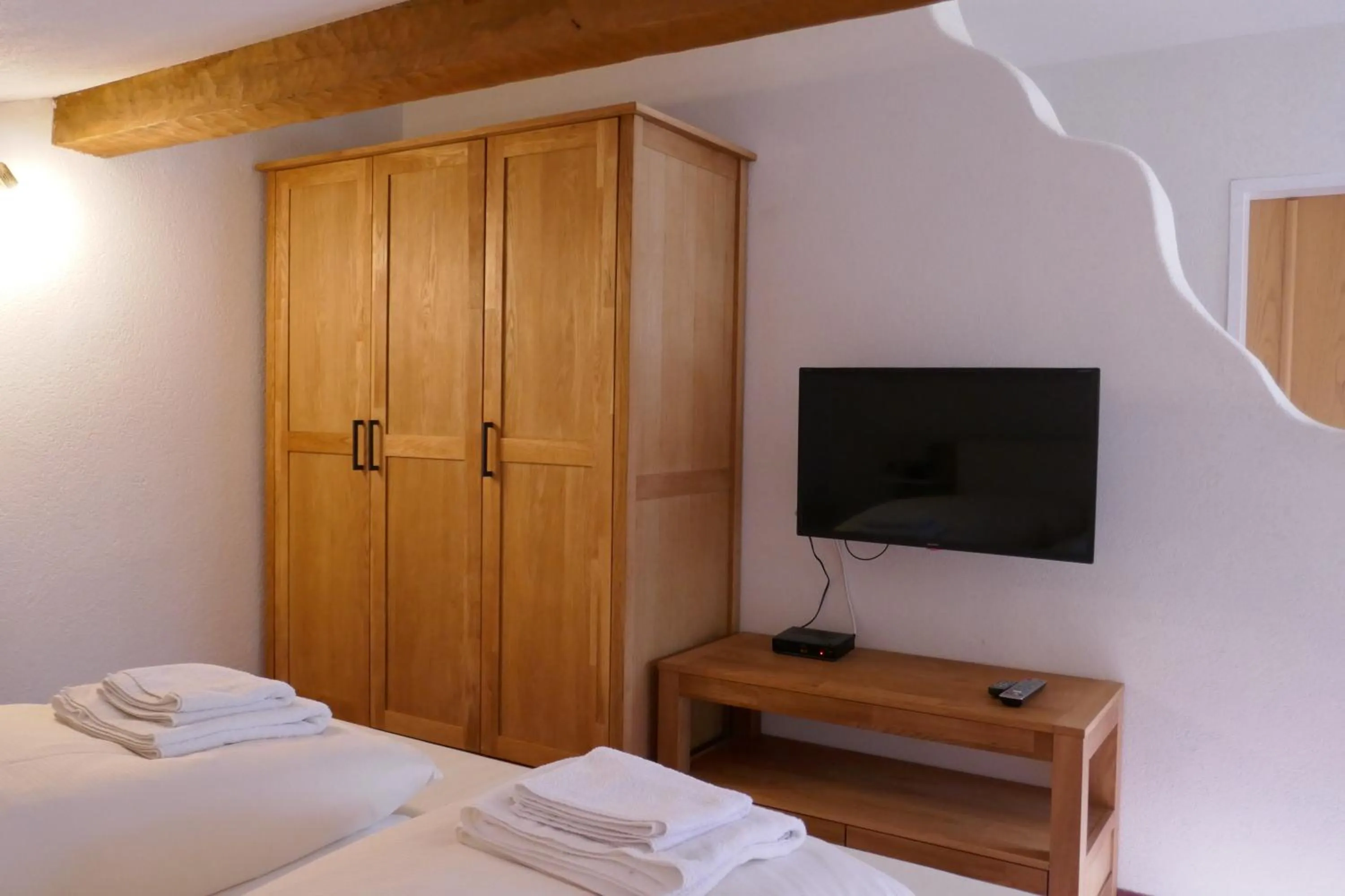 Bed in Pension & Ferienwohnungen Haus Edelweiß