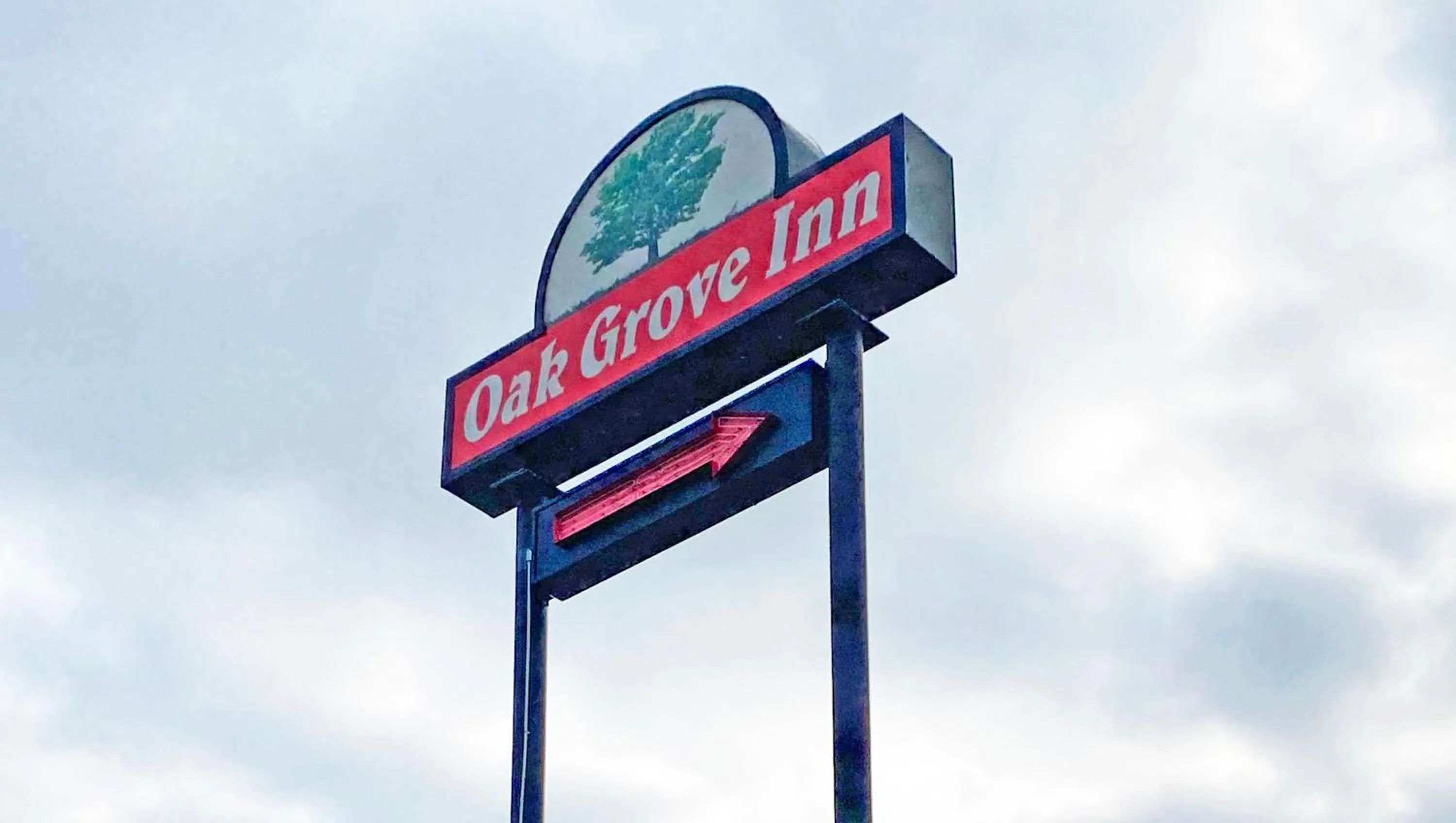 Property building in Oak Grove Inn