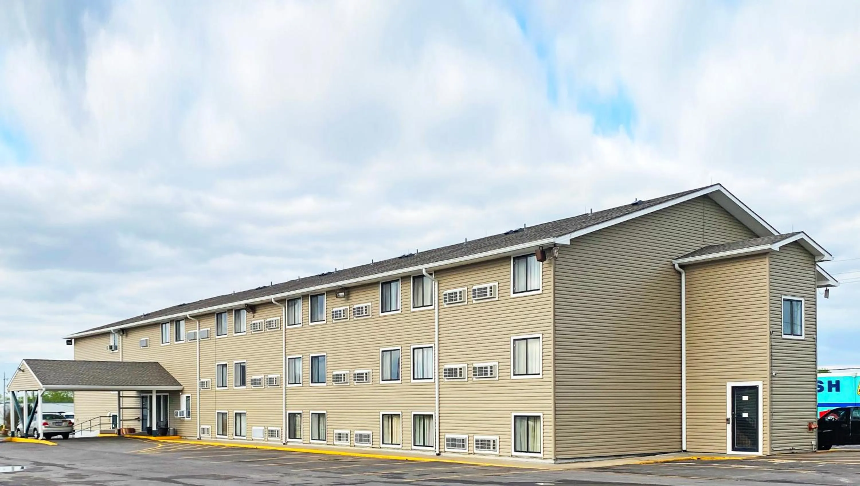 Property building in Oak Grove Inn