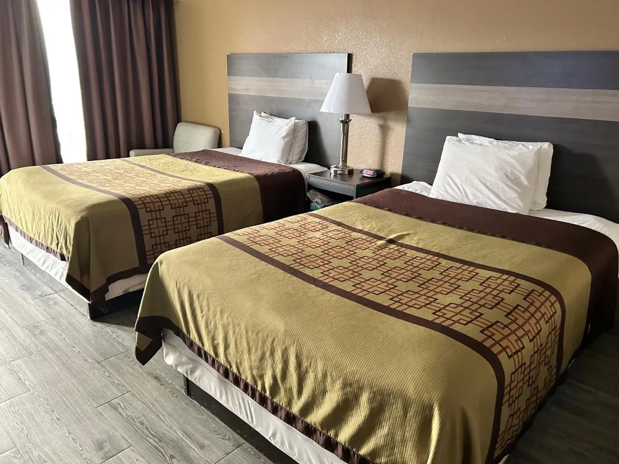 Double Room with Two Double Beds in The Surrey Inn Double Room with Two Double Beds in The Surrey Inn