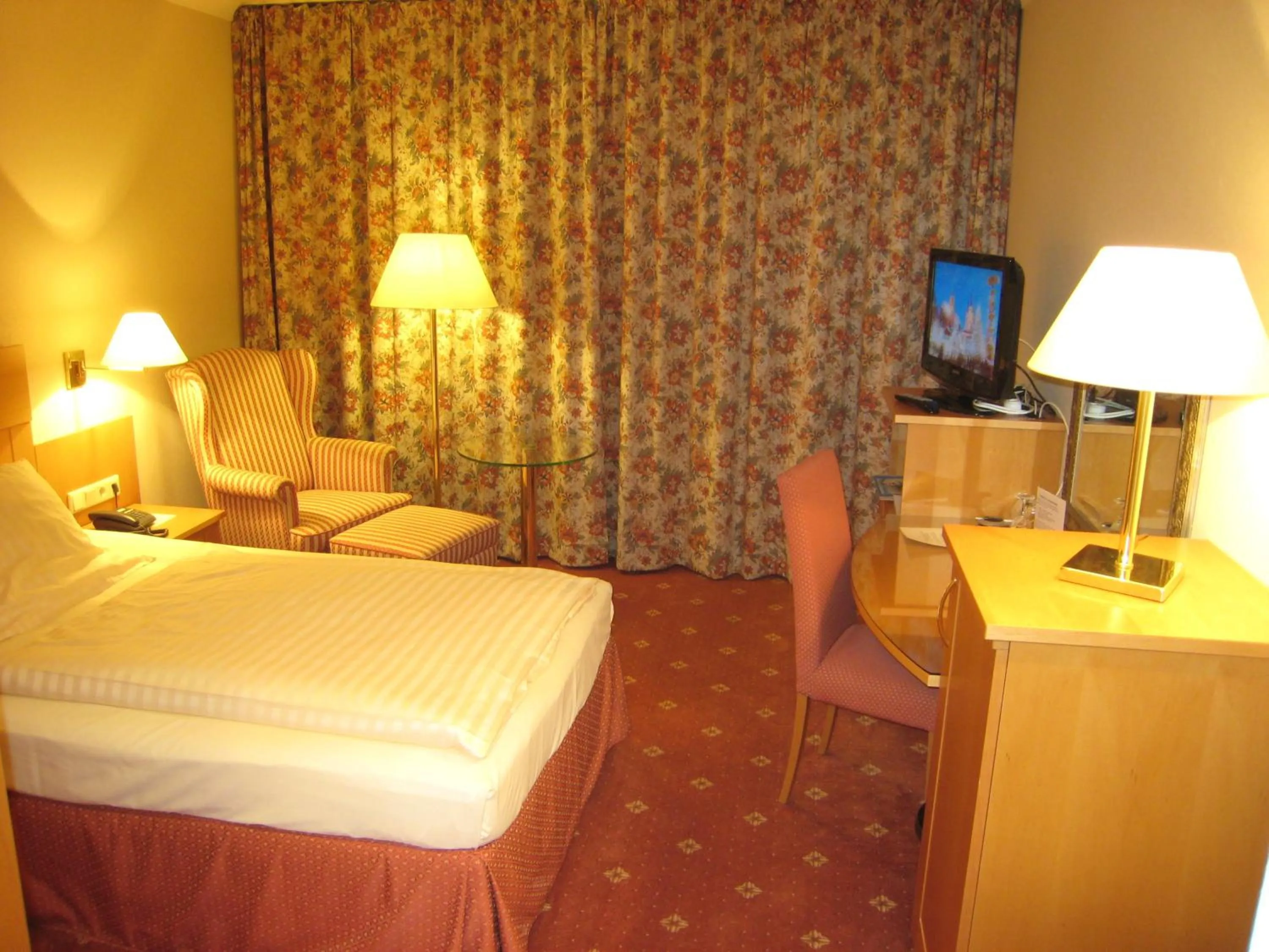 Photo of the whole room in Kurpark-Hotel
