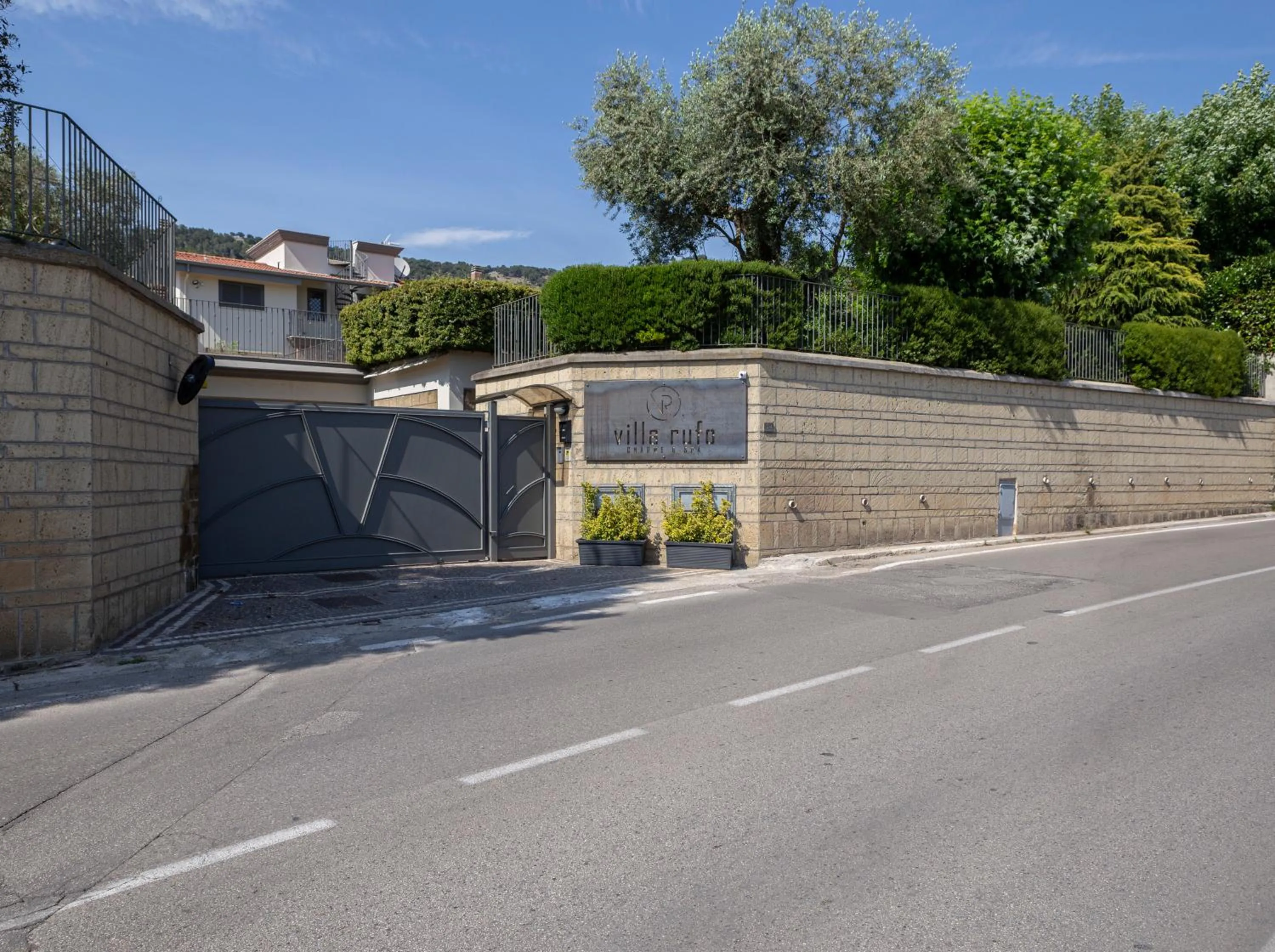 Property building in Villa Rufo