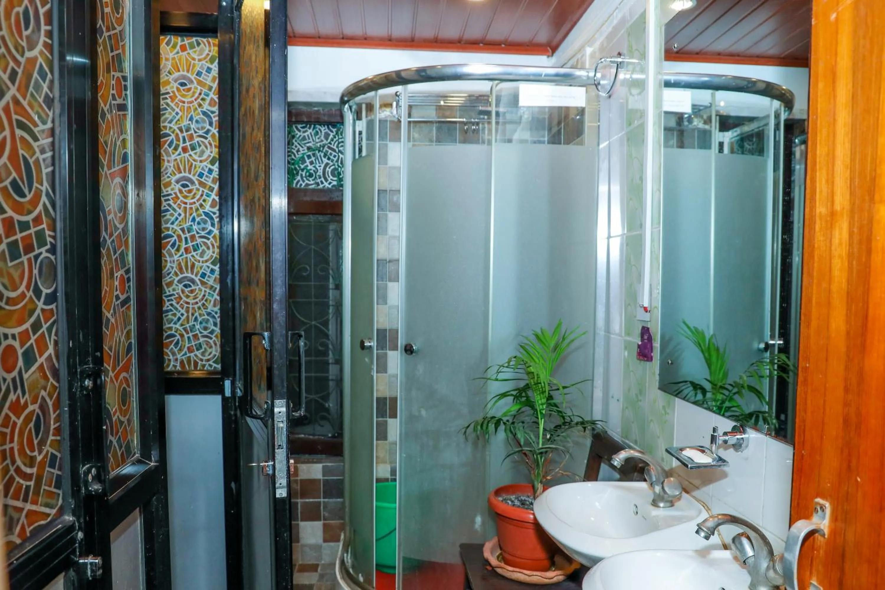 Shower in Shangrila Boutique Hotel