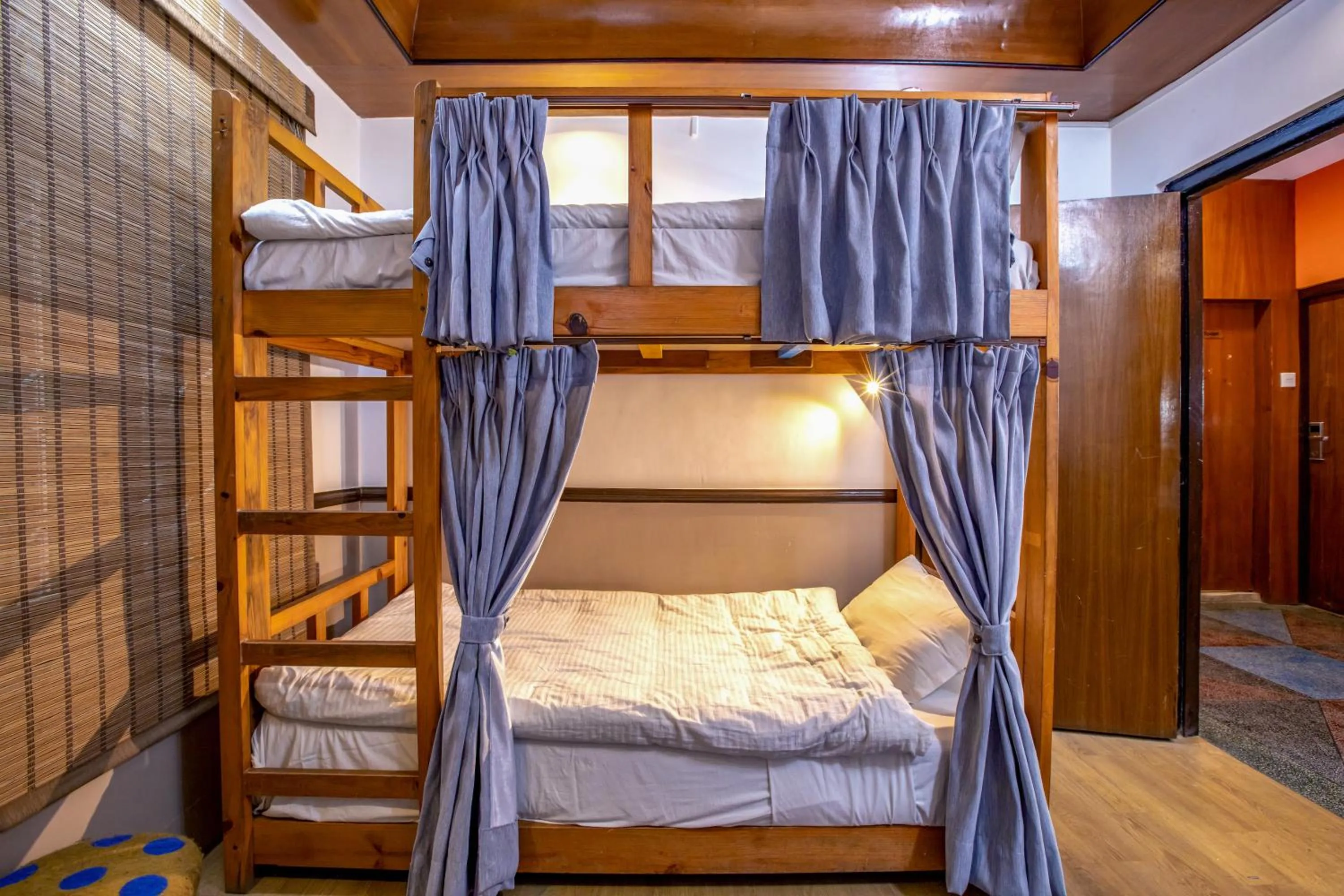 bunk bed, Bed in Shangrila Boutique Hotel