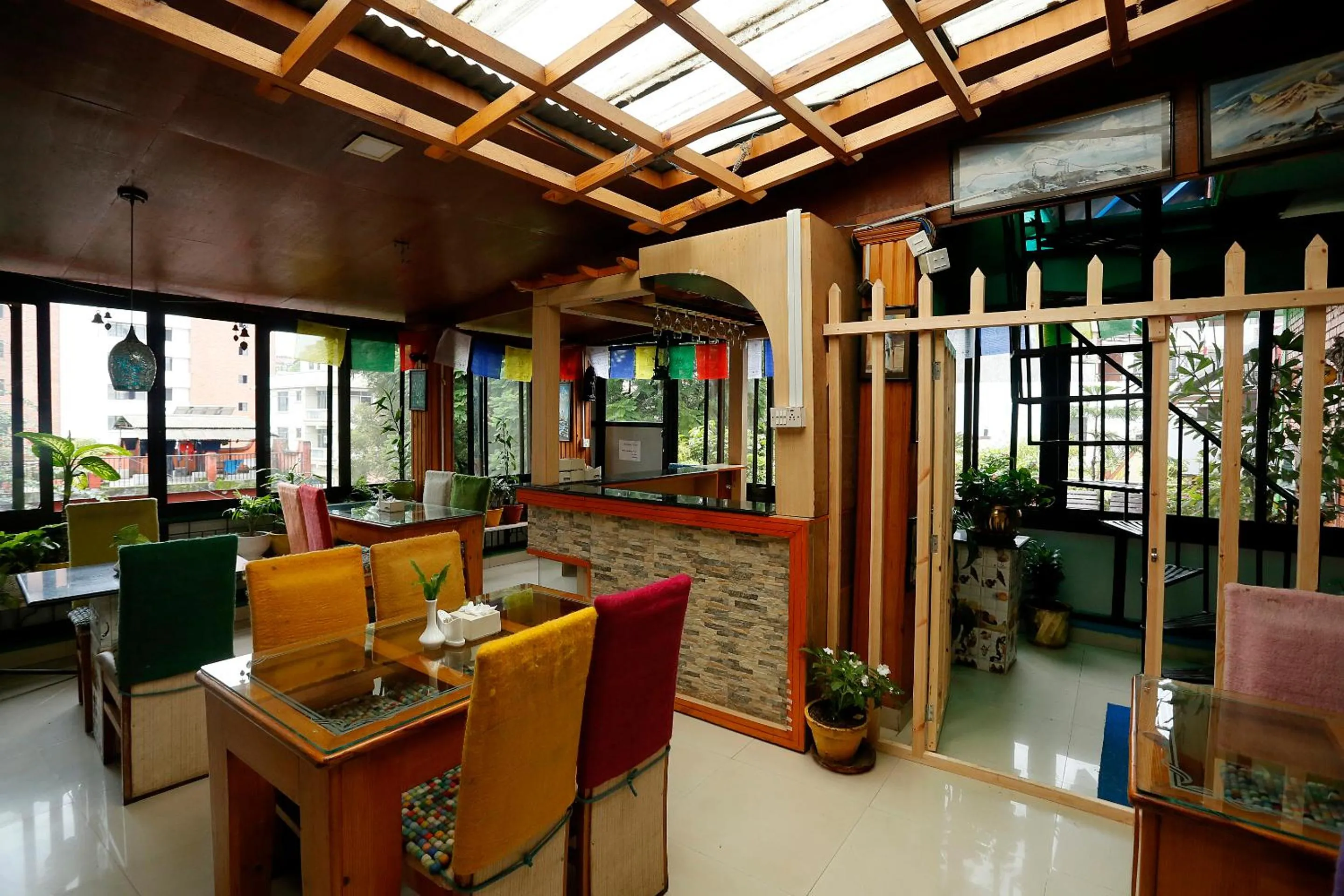 Restaurant/places to eat in Shangrila Boutique Hotel