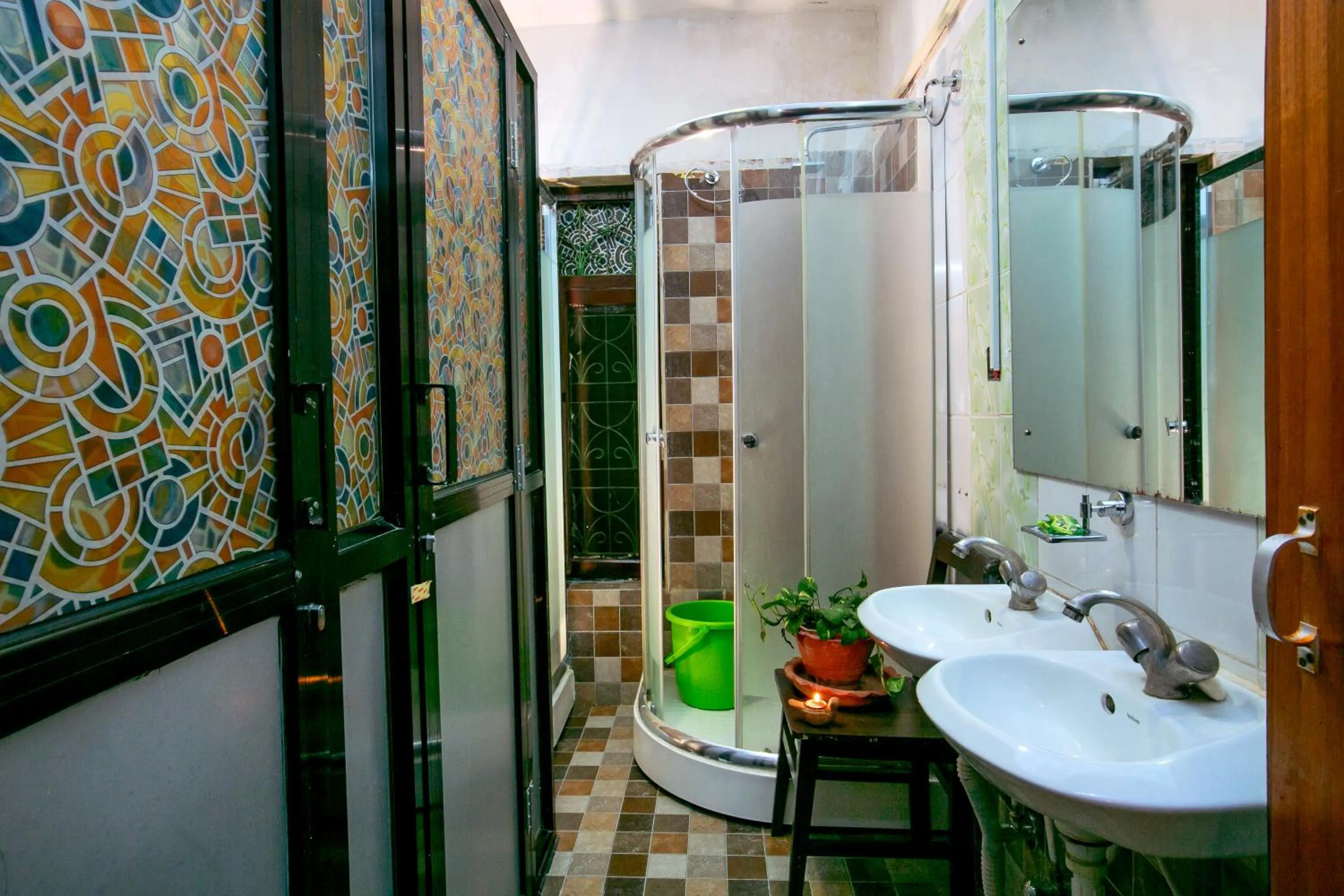 Shower in Shangrila Boutique Hotel