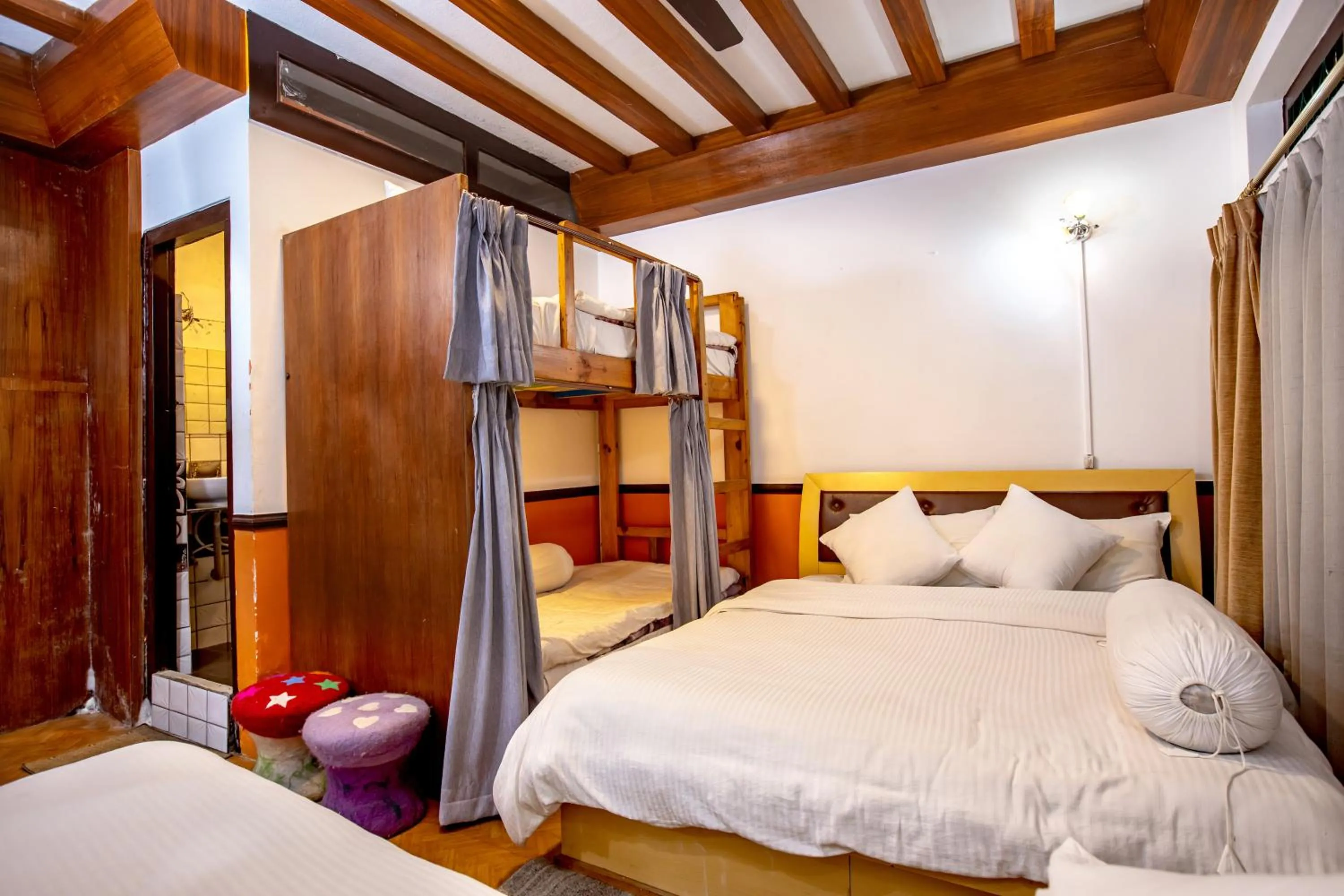 Bed in Shangrila Boutique Hotel