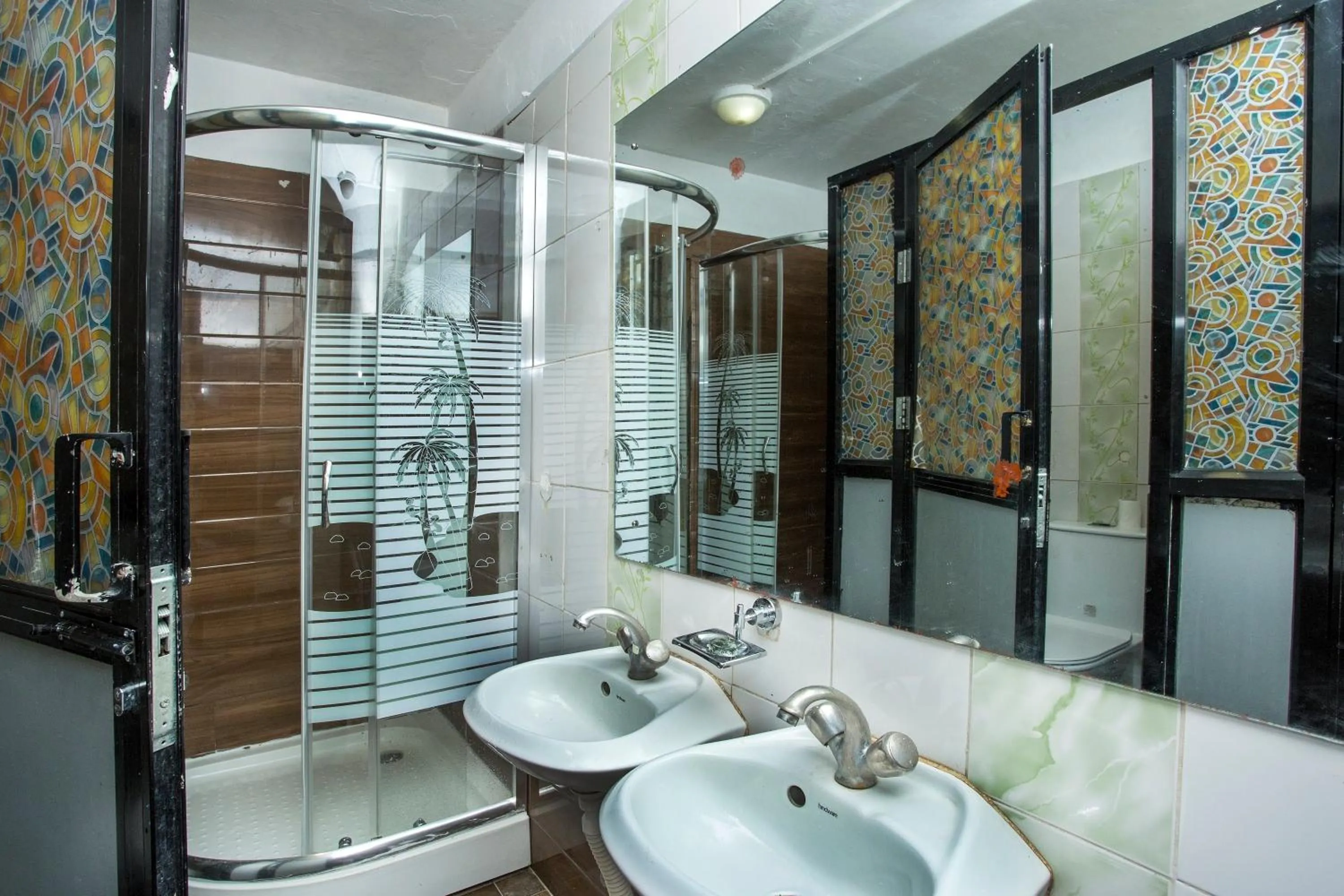 Shower in Shangrila Boutique Hotel