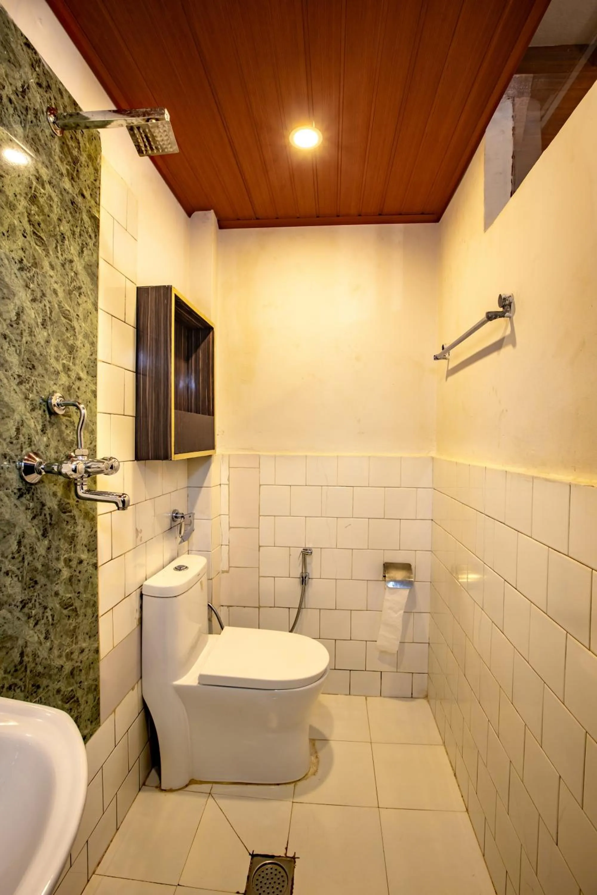 Toilet in Shangrila Boutique Hotel