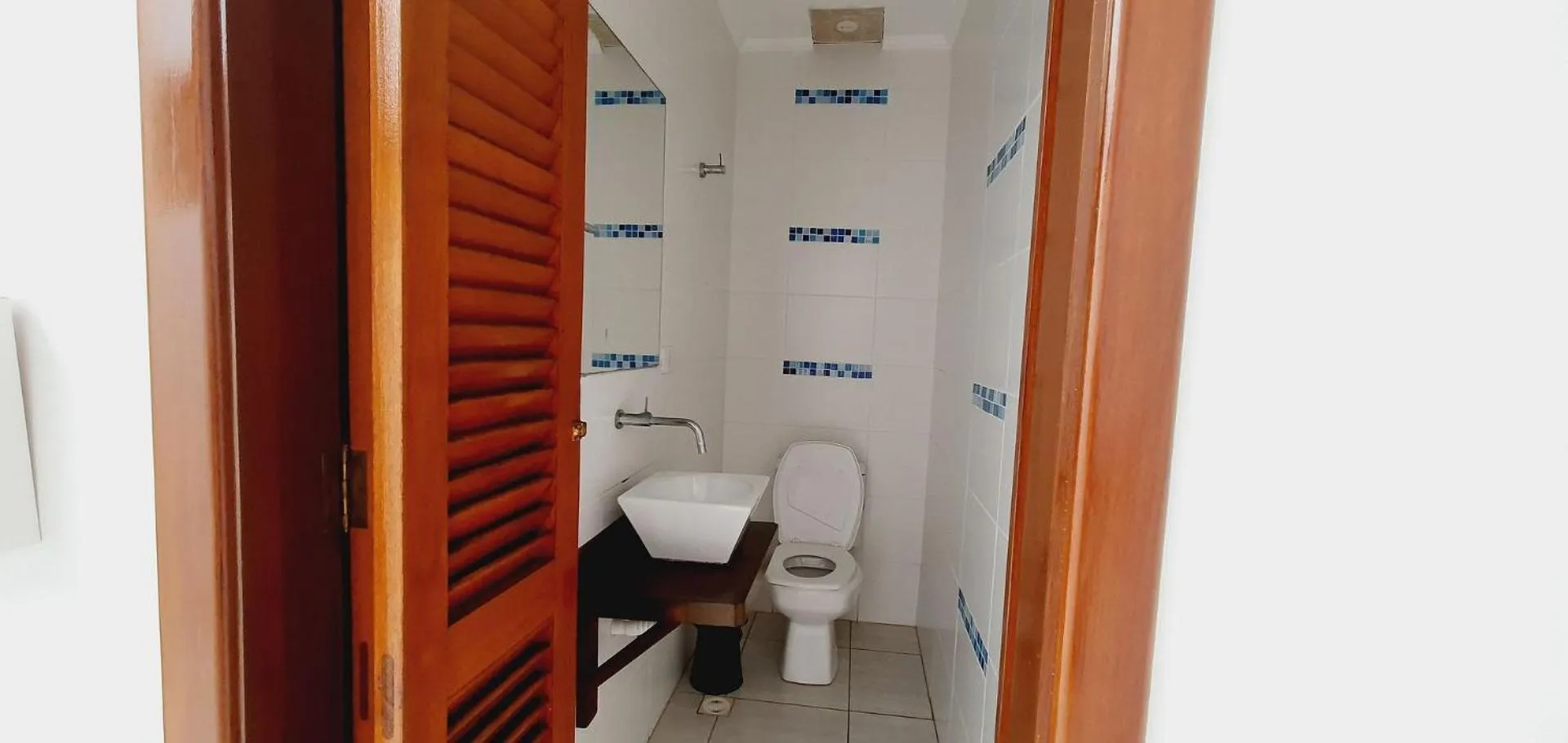 Toilet in Espetacular, 6 suítes, Varanda Gourmet, Bilhar, Pebolim, Praia dos Sonhos
