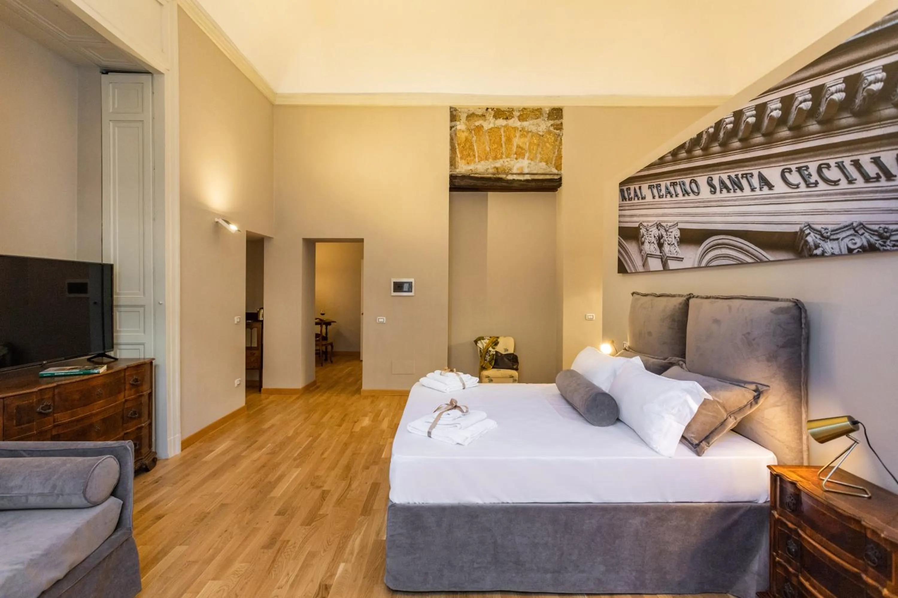 Photo of the whole room, Bed in Divisi Suites & SPA