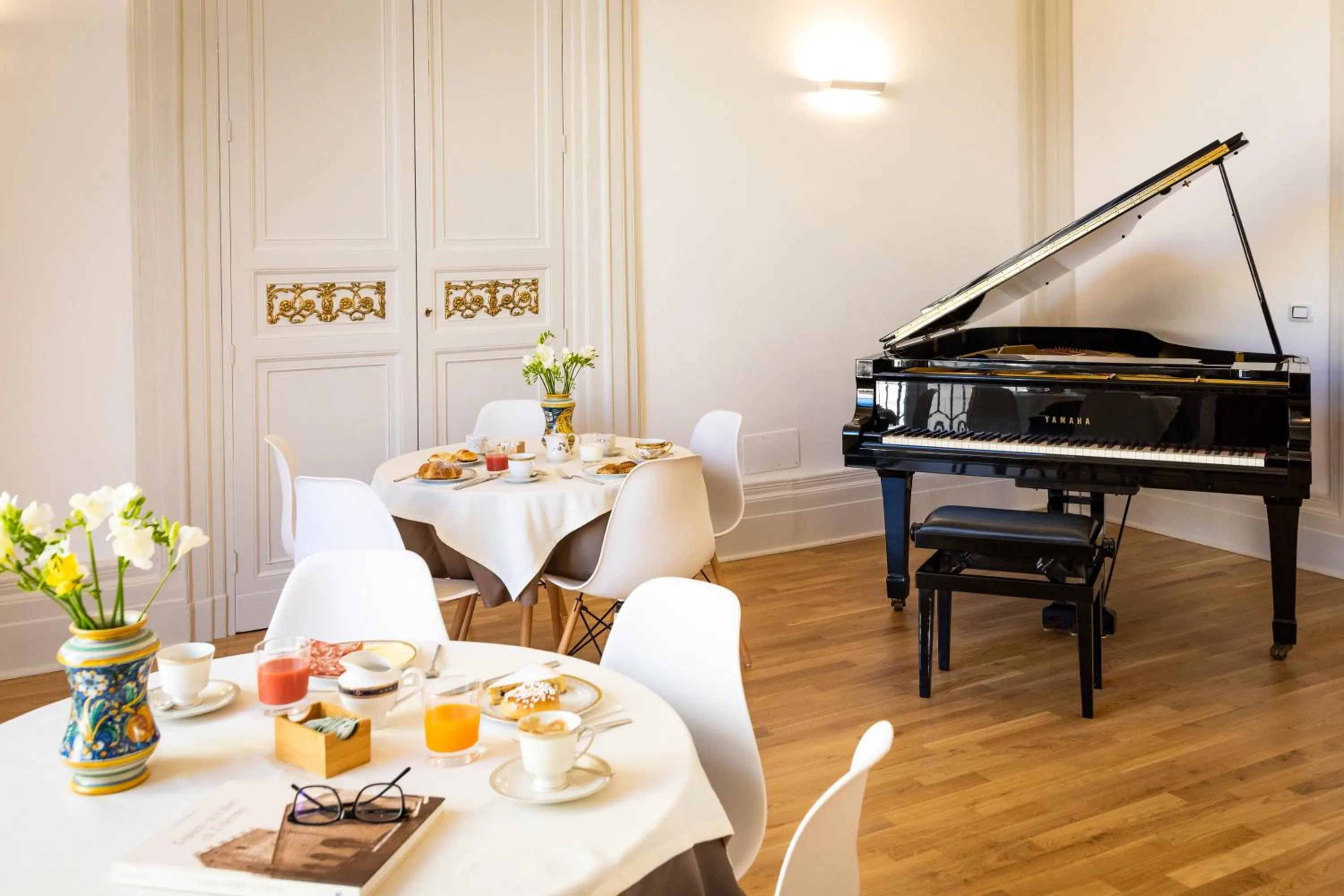 Lounge or bar in Divisi Suites & SPA