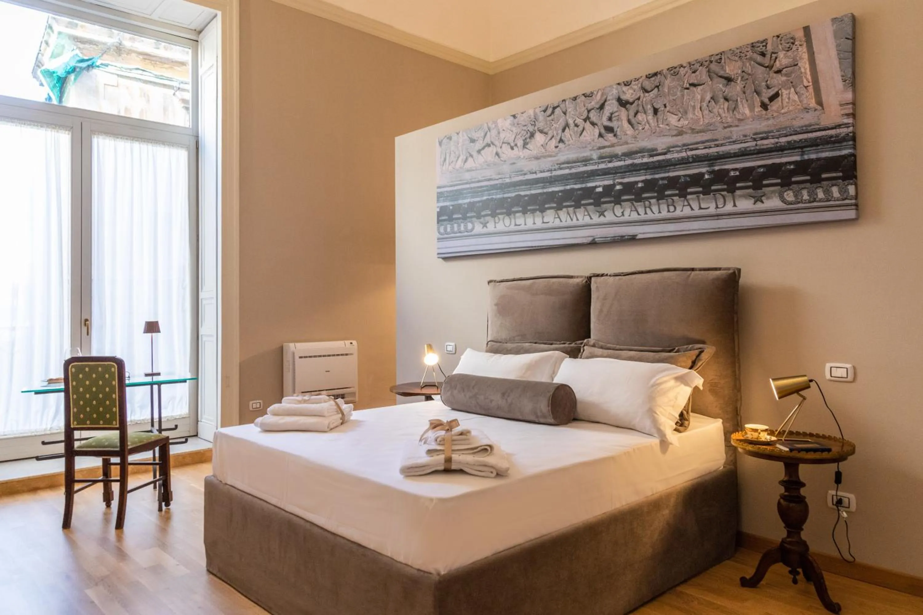 Photo of the whole room, Bed in Divisi Suites & SPA