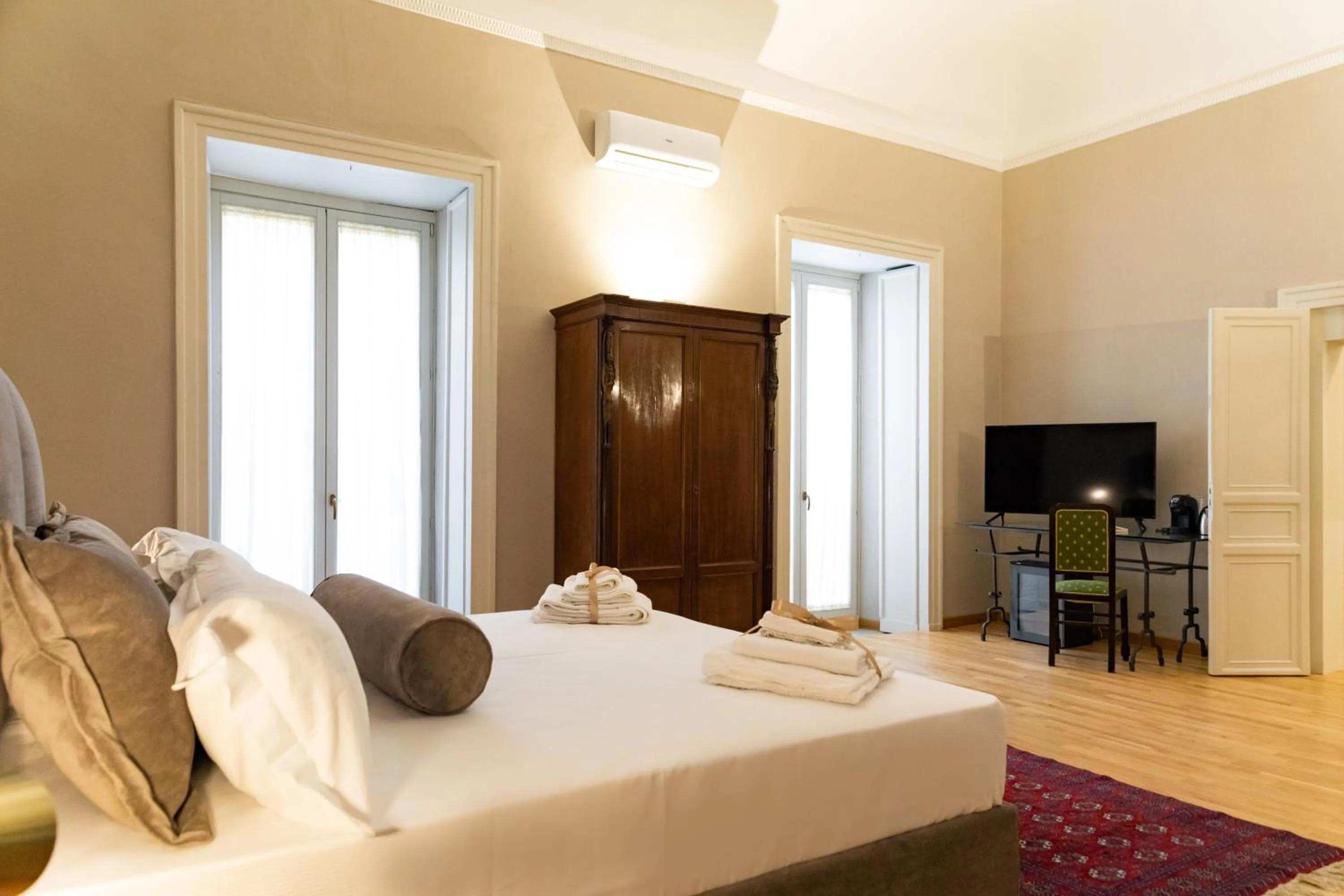 Photo of the whole room, Bed in Divisi Suites & SPA