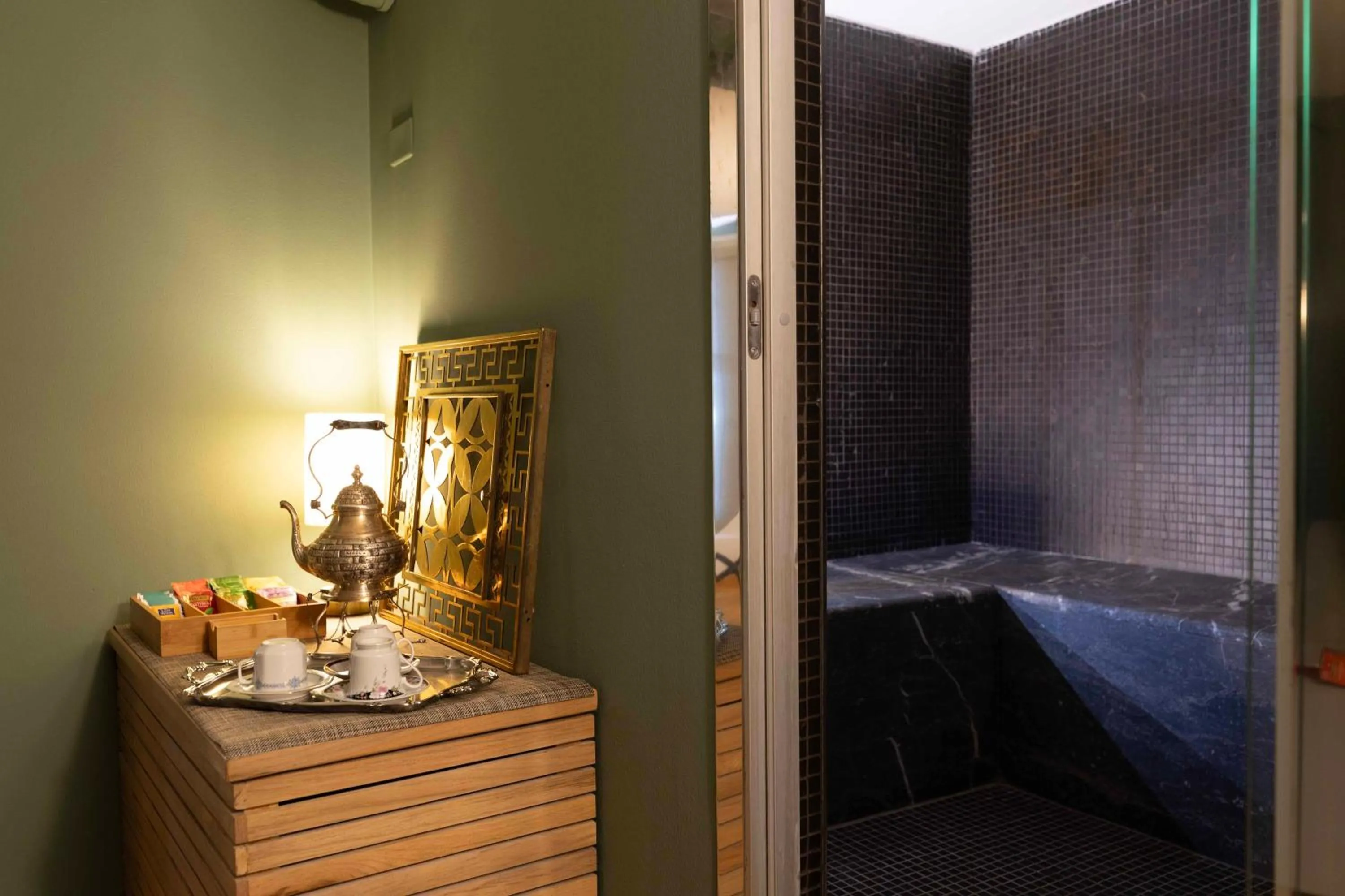 Steam room in Divisi Suites & SPA