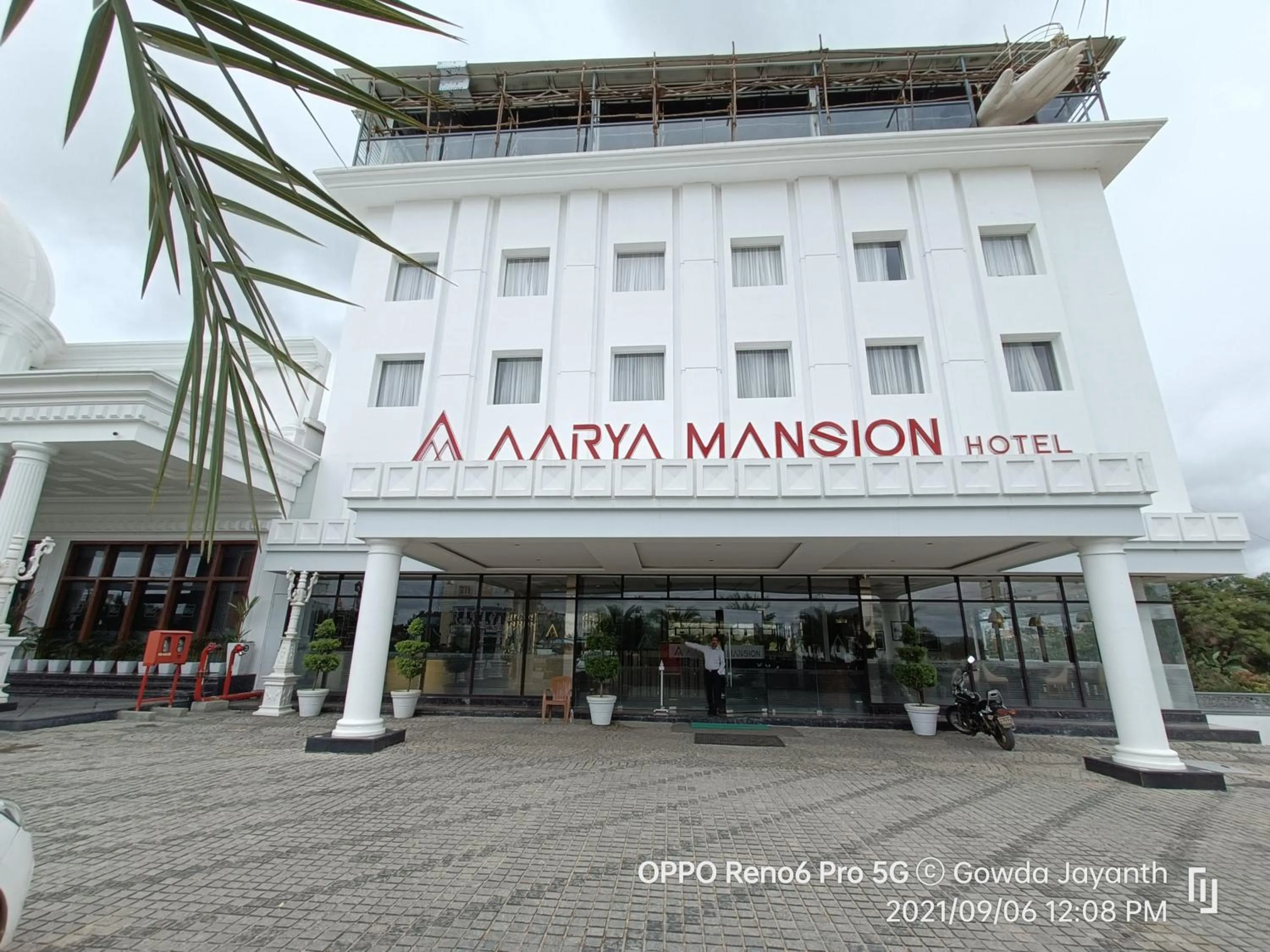 Facade/entrance in AARYA MANSION V One Hotel