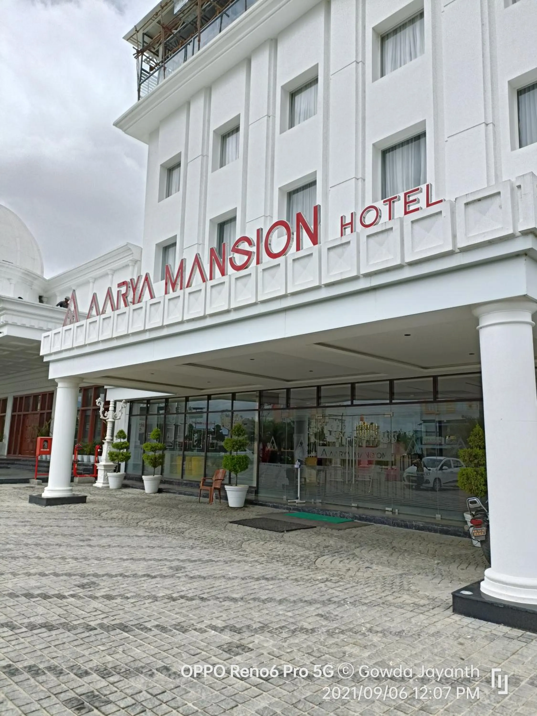 Facade/entrance in AARYA MANSION V One Hotel