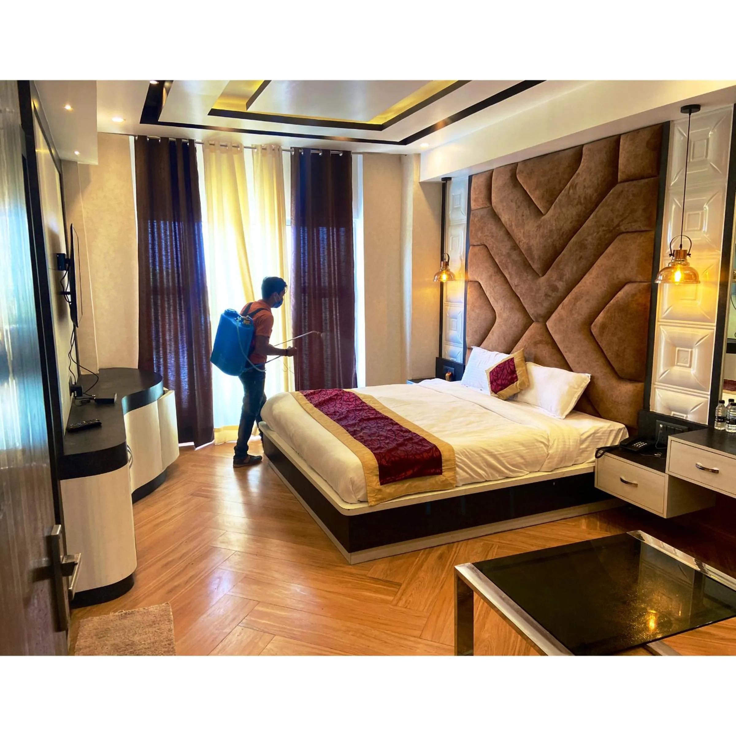 TV and multimedia, Bed in HOTEL PLEASANT VIEW