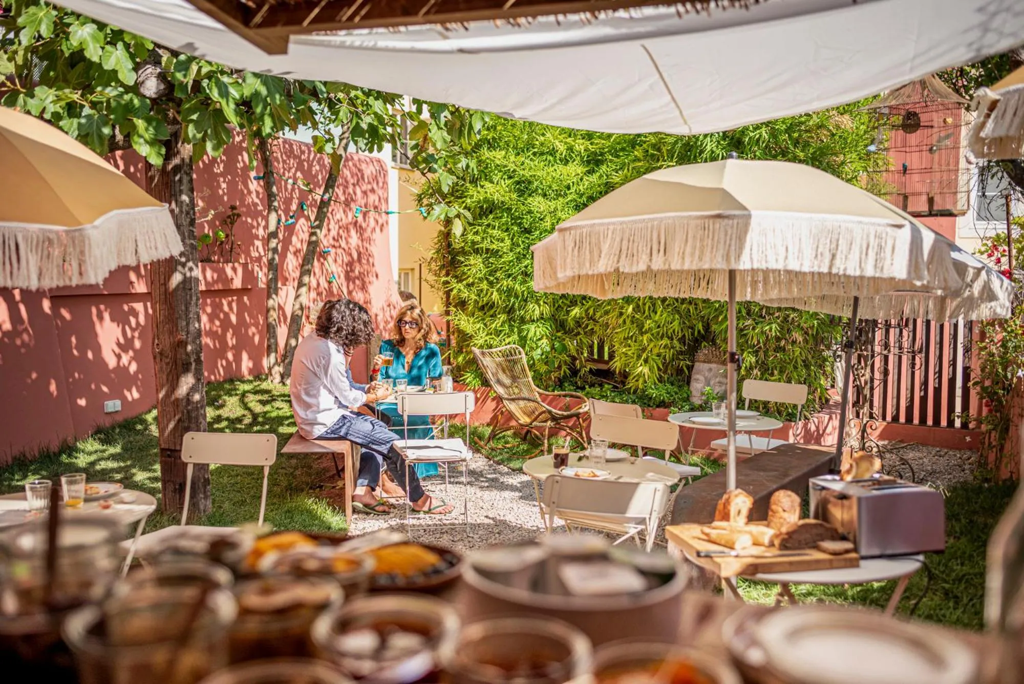 People in toctoctoc lisboa