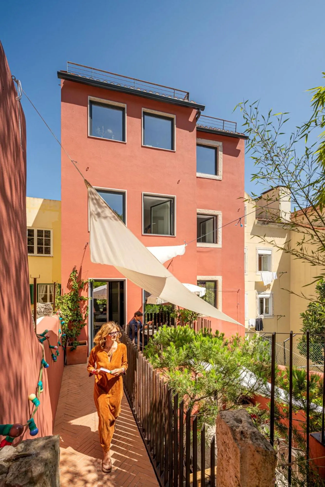 Facade/entrance in toctoctoc lisboa