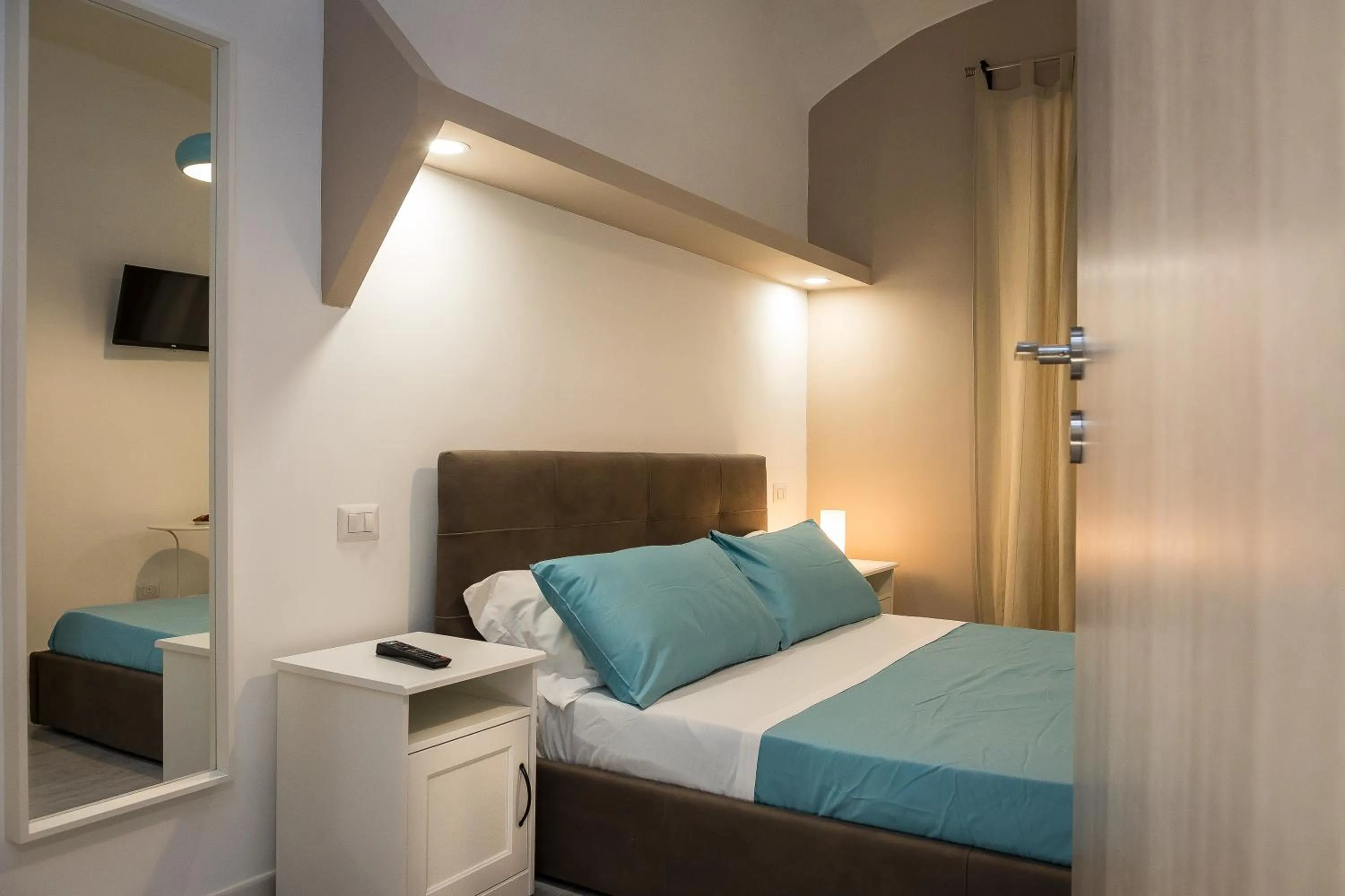 Bedroom, Bed in San Peter Angels