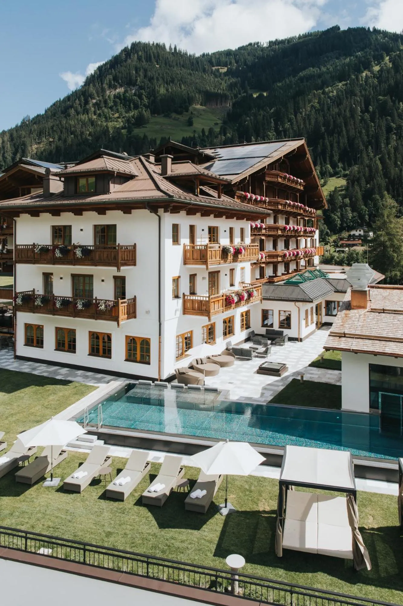 Property building in Hotel Tauernhof