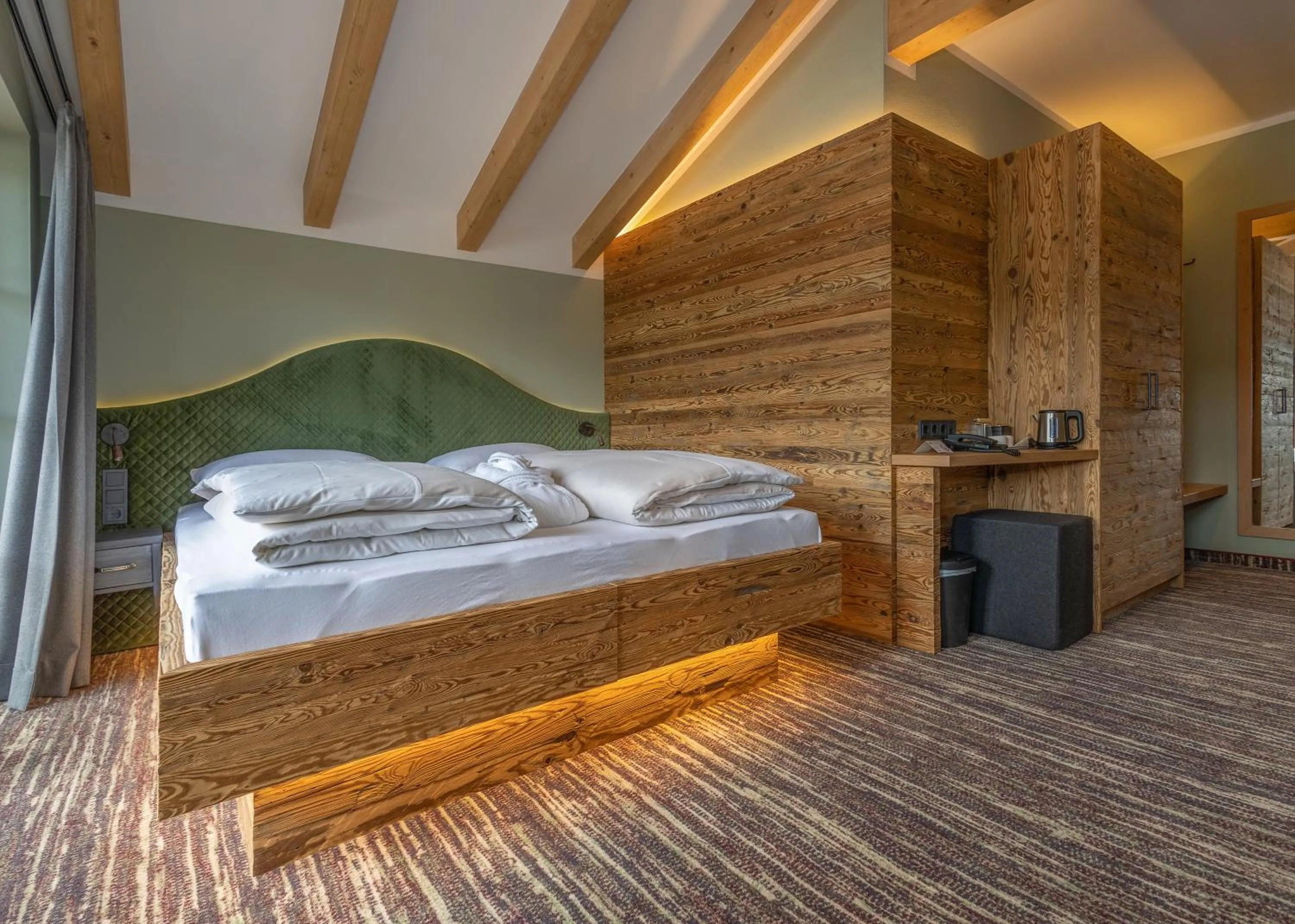 Photo of the whole room, Bed in Romantikhotel Zell am See