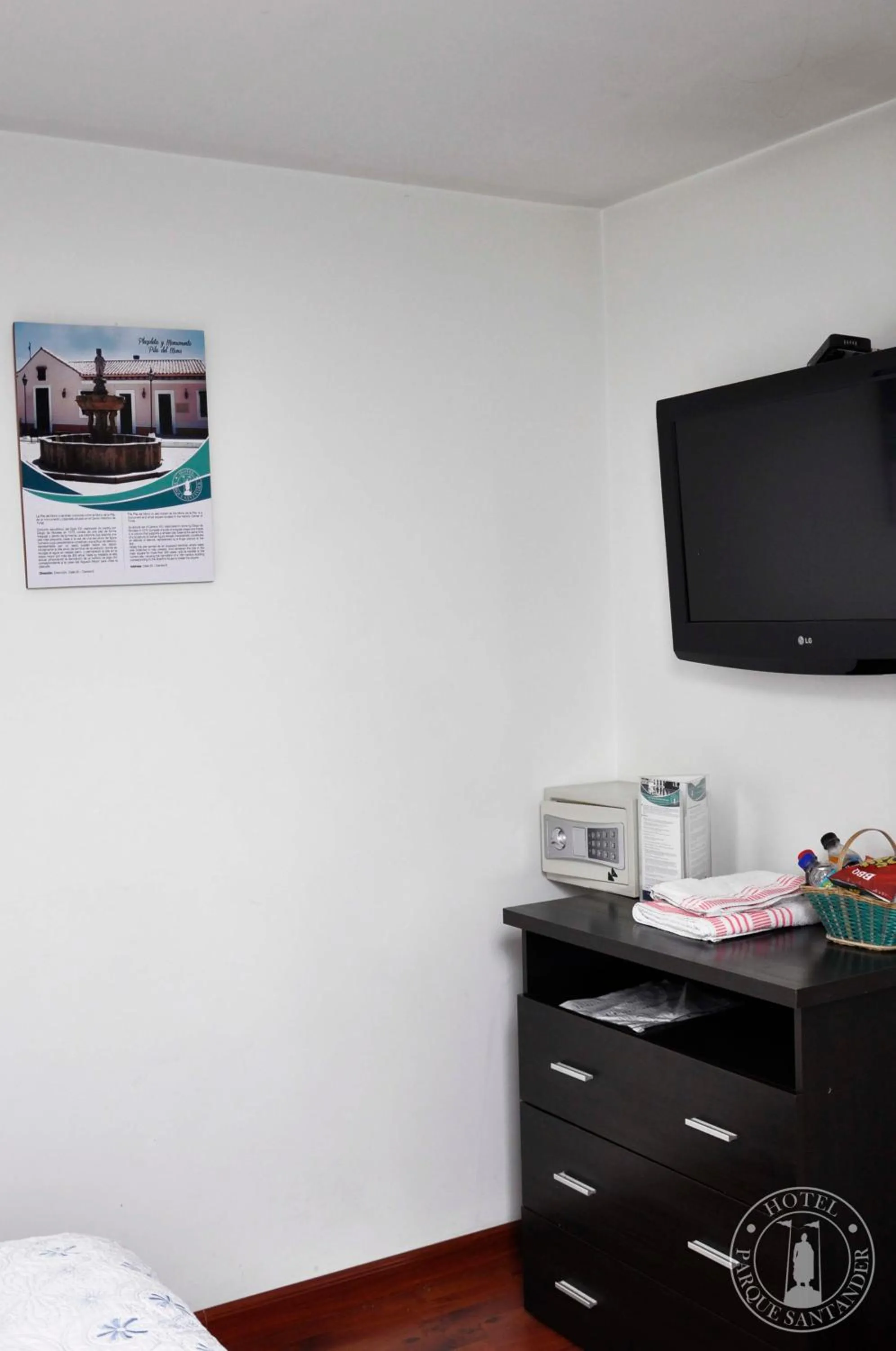 Photo of the whole room in Hotel Parque Santander Tunja