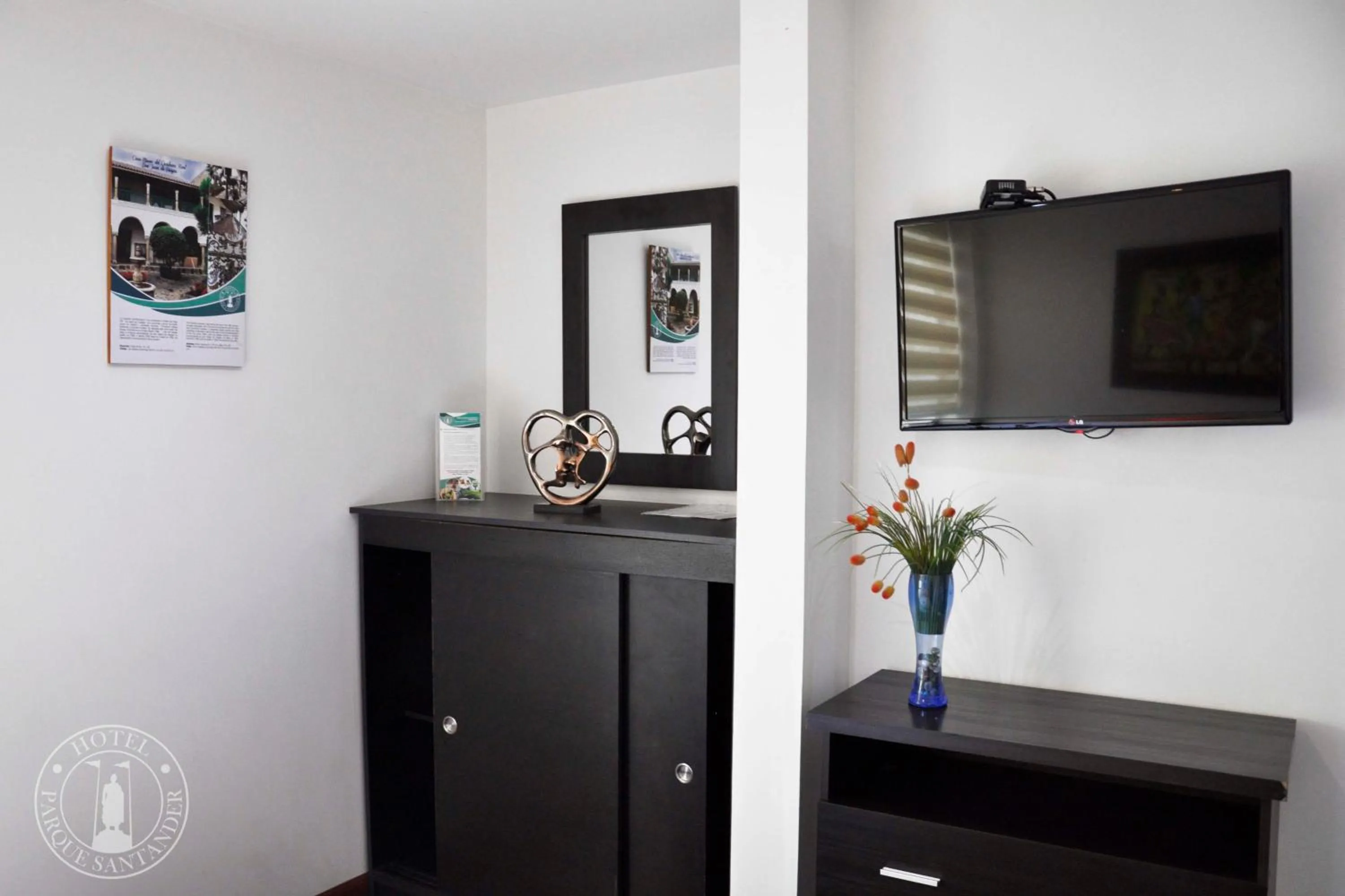 Photo of the whole room in Hotel Parque Santander Tunja