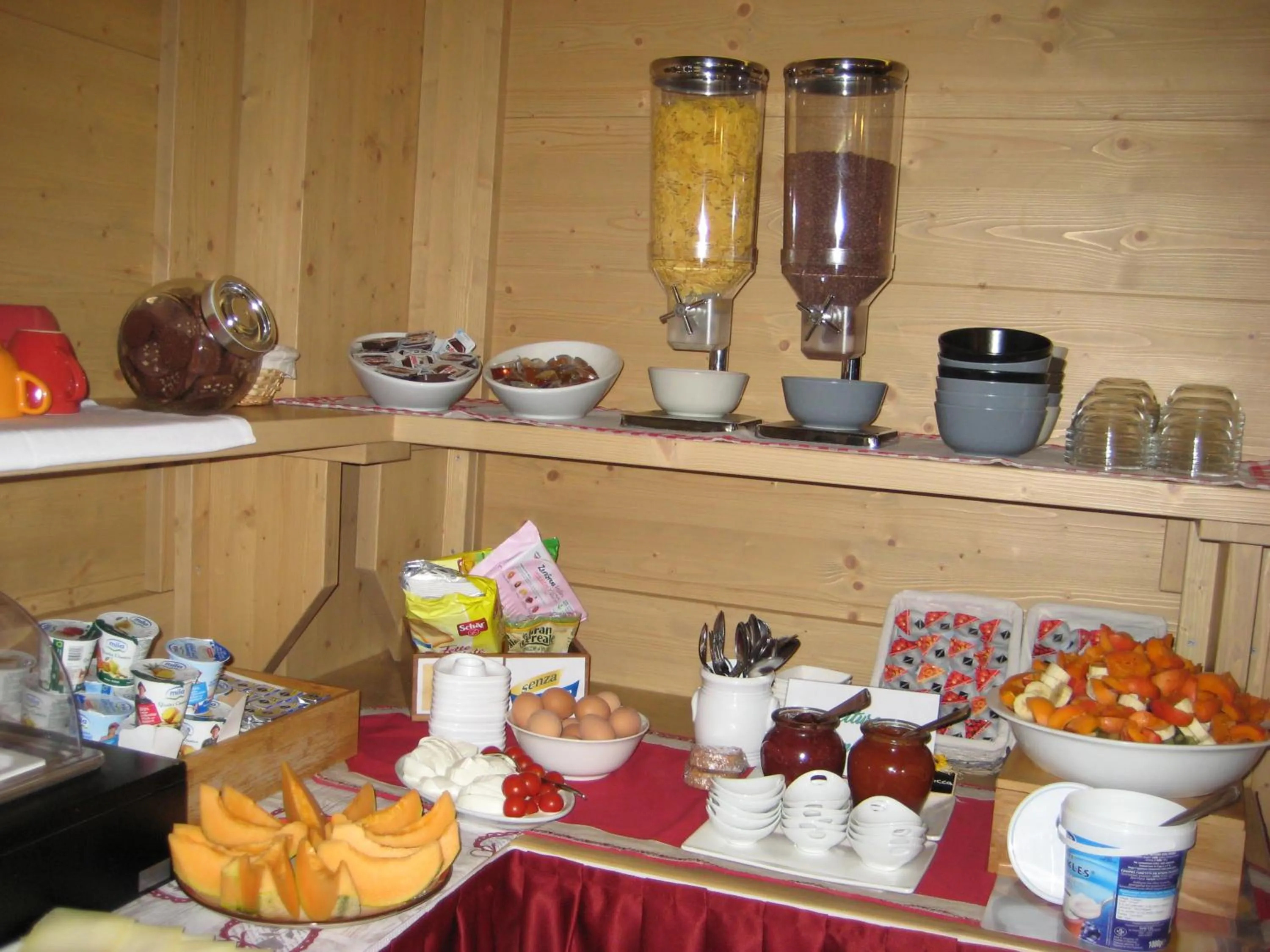 Buffet breakfast in RTA Hotel Le Vallene