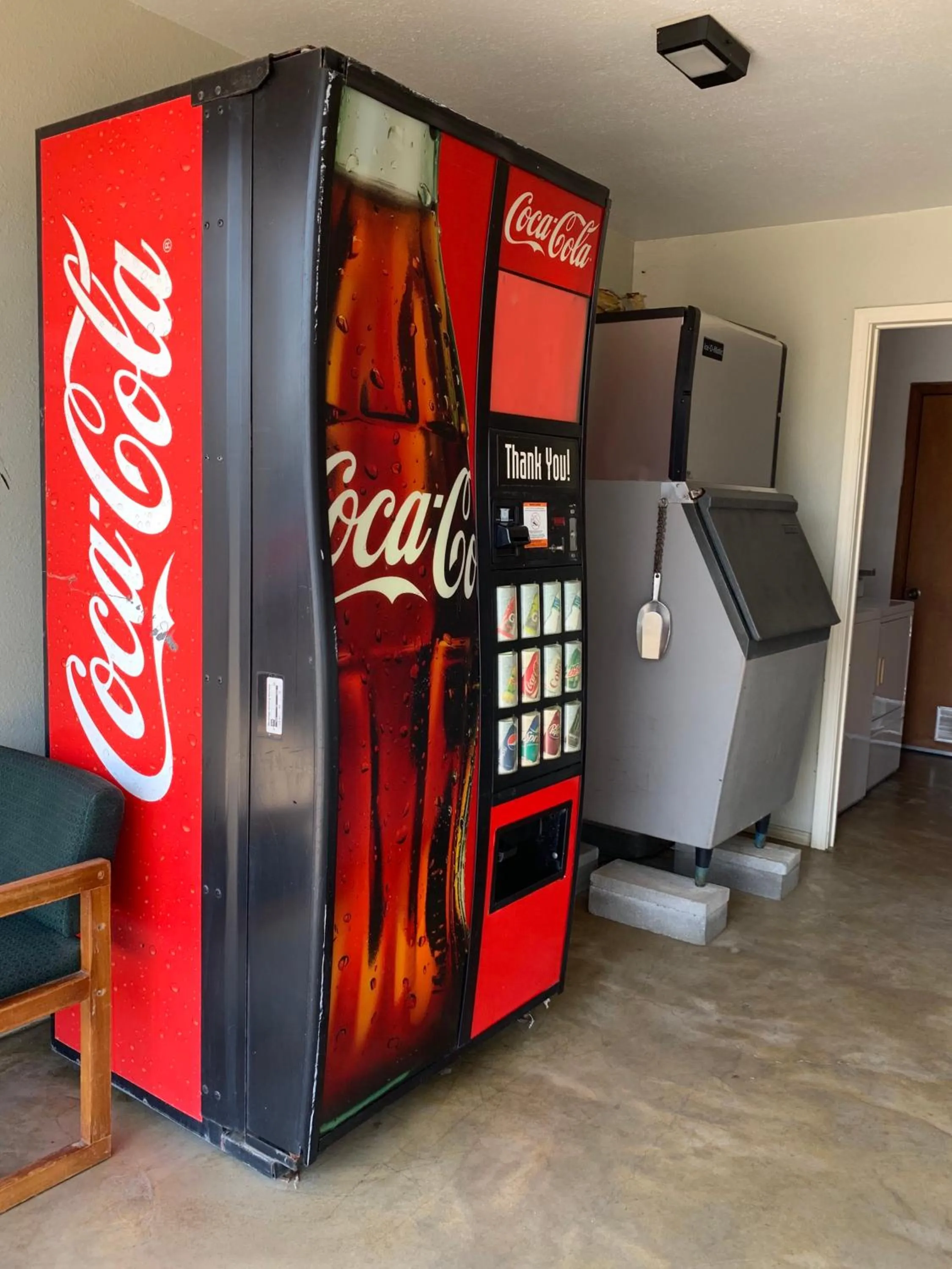 vending machine in Southern Nights Motel
