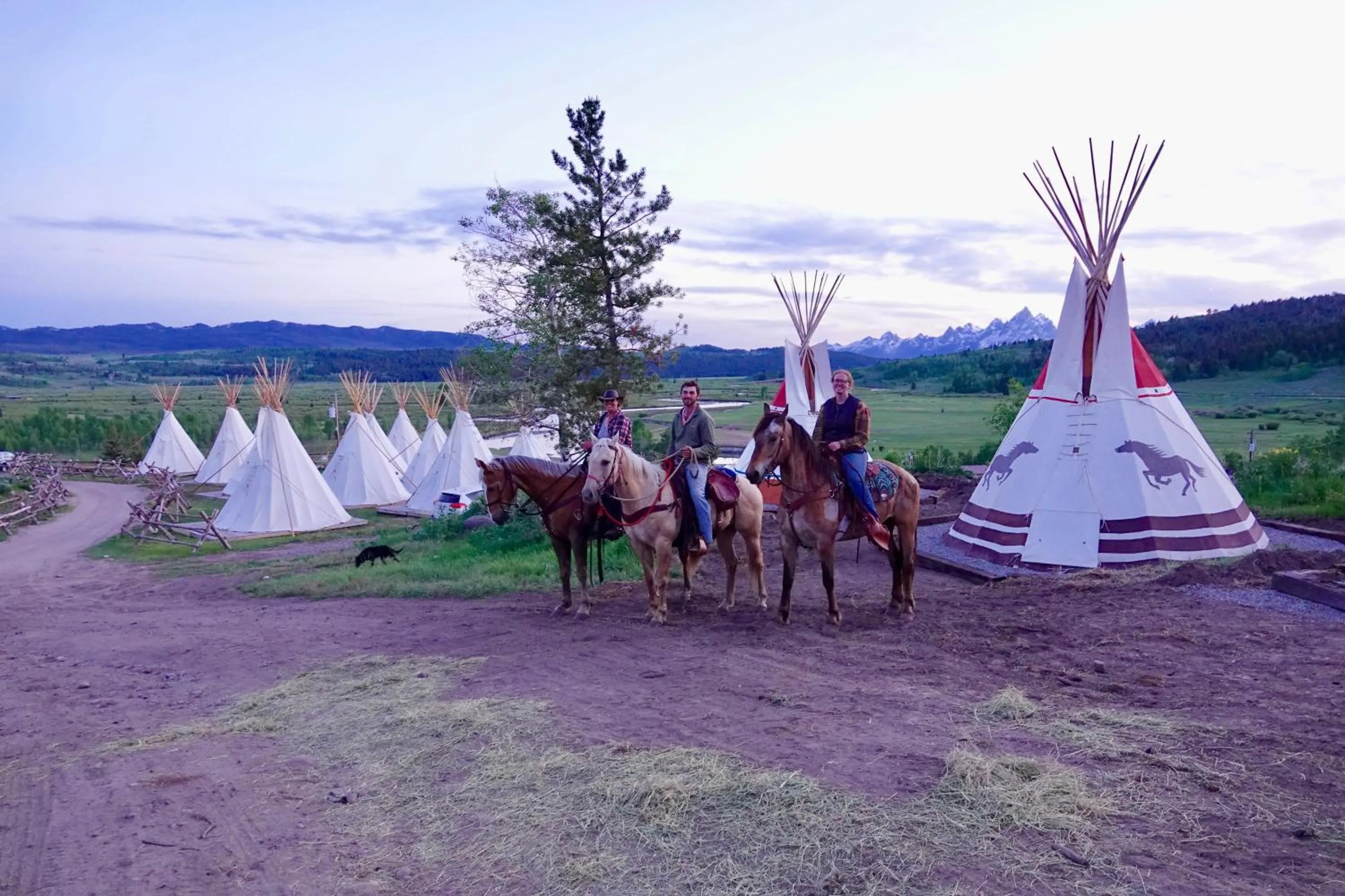 People in Heart Six Ranch