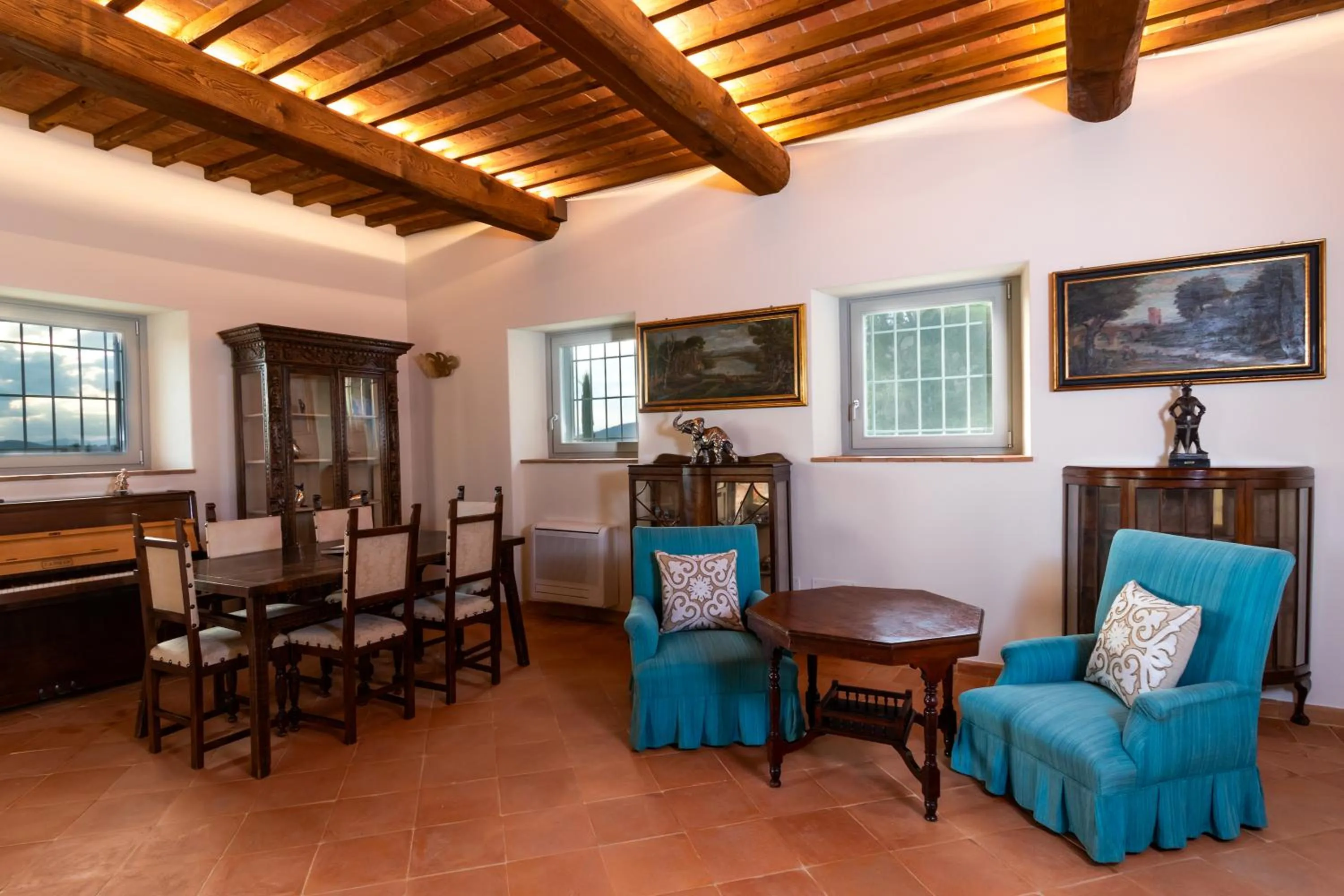 Communal lounge/ TV room in Chimera Tuscany Resort