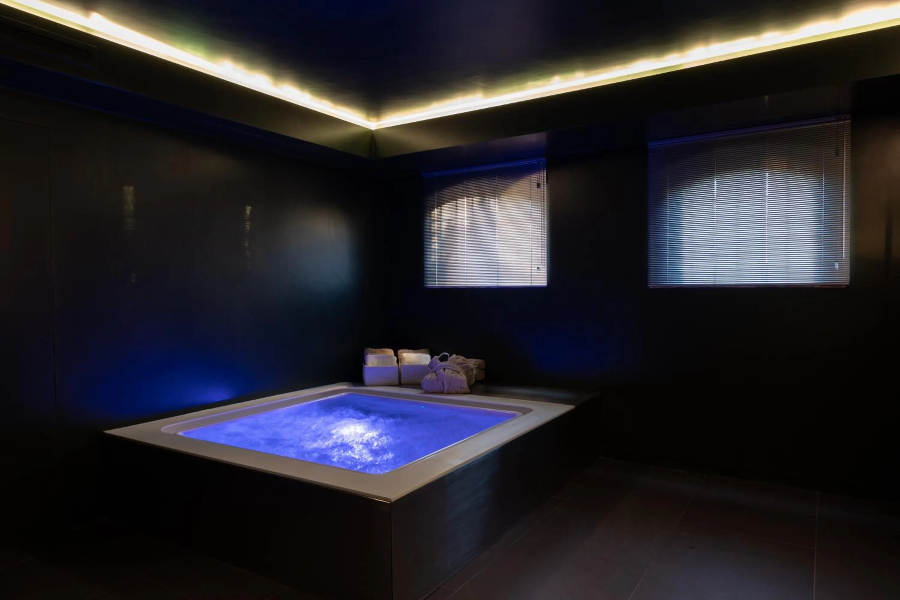 Hot Tub in Chimera Tuscany Resort