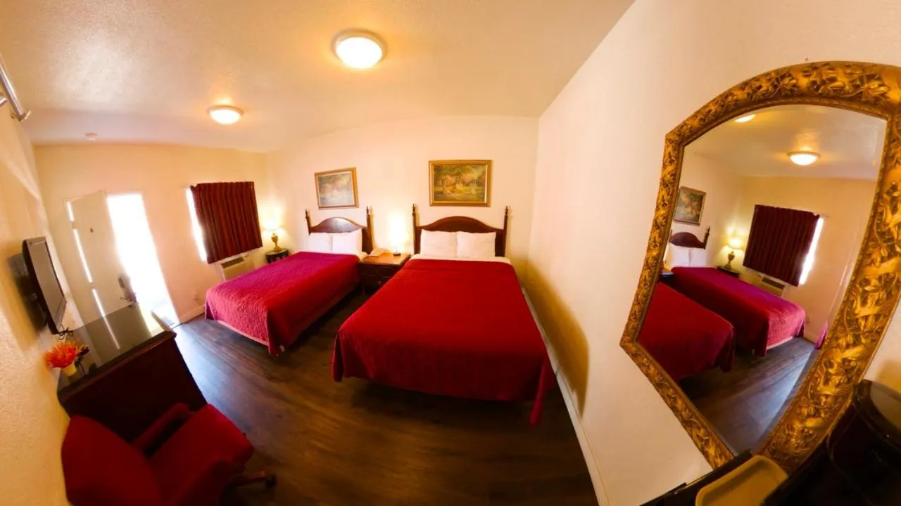 Photo of the whole room, Bed in Economy Inn Paso Robles