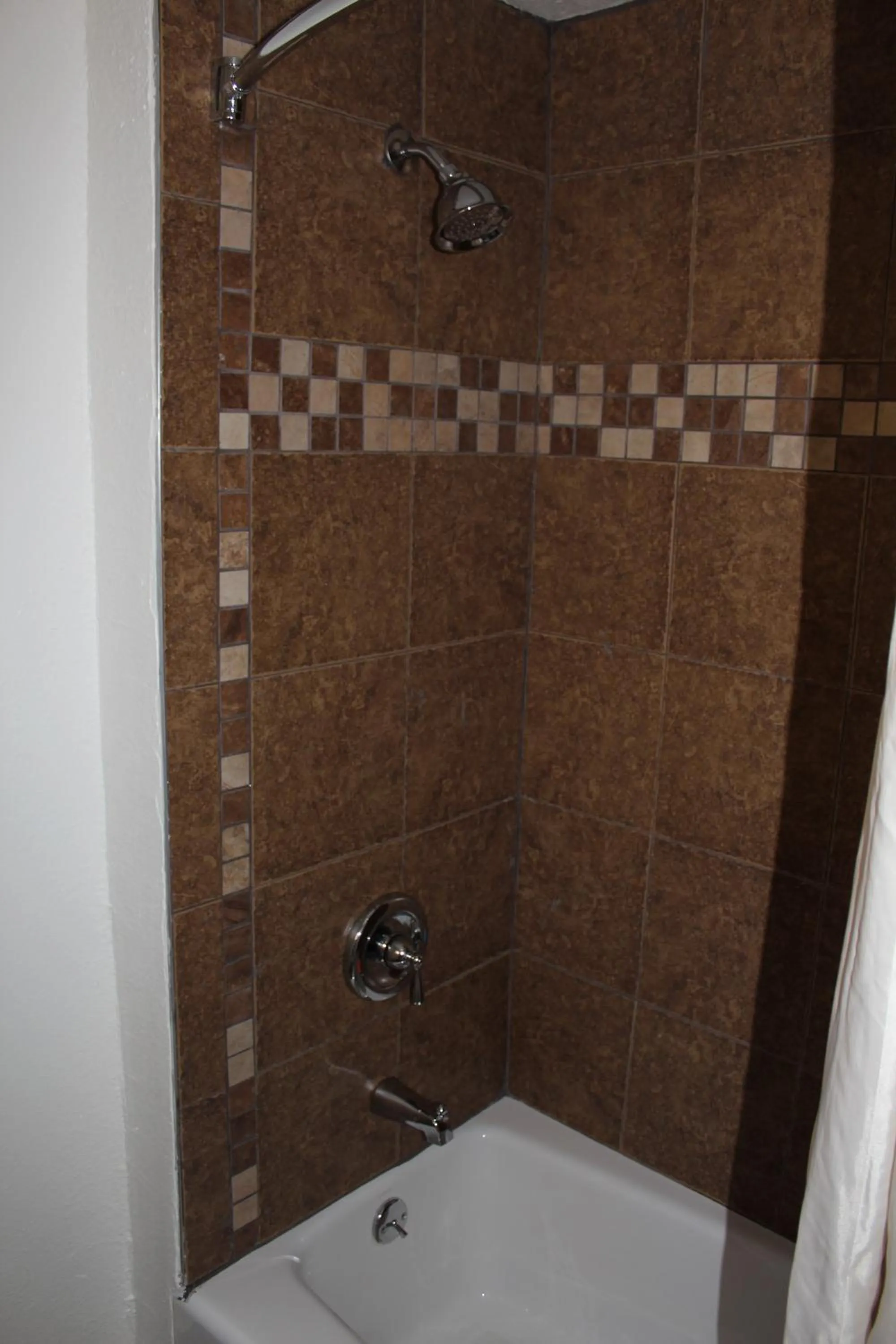 Shower in Economy Inn Paso Robles