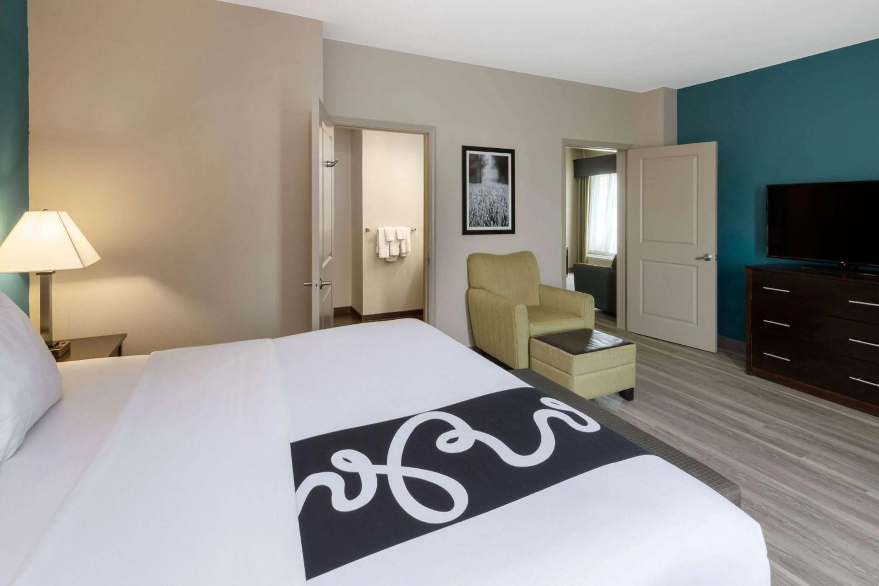 Bed in La Quinta Inn & Suites by Wyndham Durant