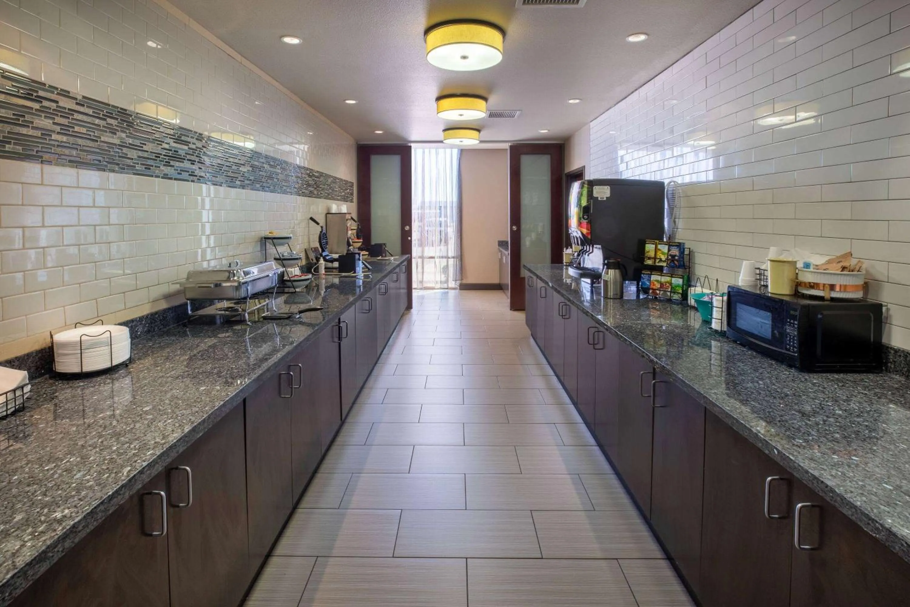 Restaurant/places to eat in La Quinta Inn & Suites by Wyndham Durant