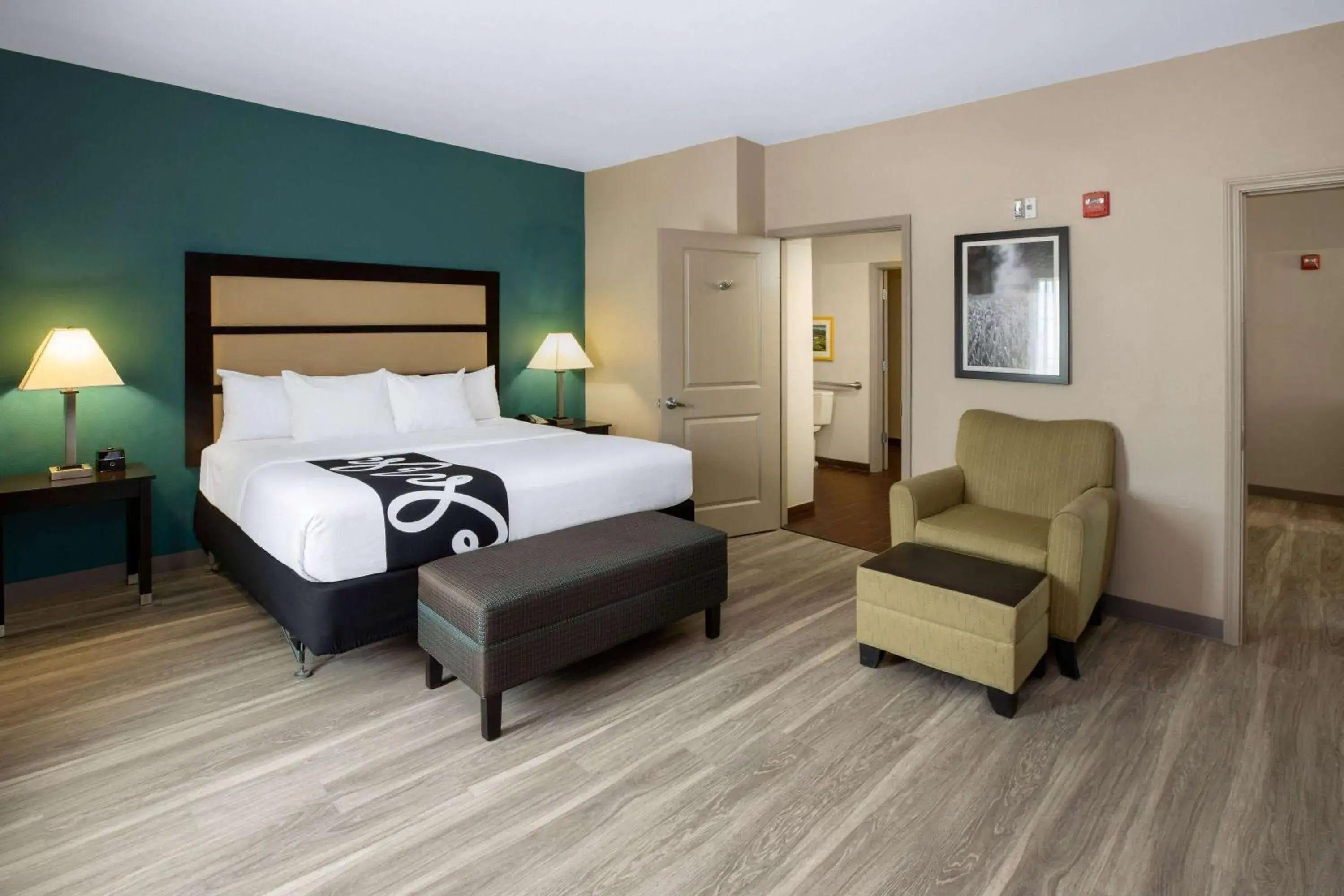 1 King Bed, Mobility Accessible One-Bedroom Suite, Non-Smoking in La Quinta Inn & Suites by Wyndham Durant 1 King Bed, Mobility Accessible One-Bedroom Suite, Non-Smoking in La Quinta Inn & Suites by Wyndham Durant