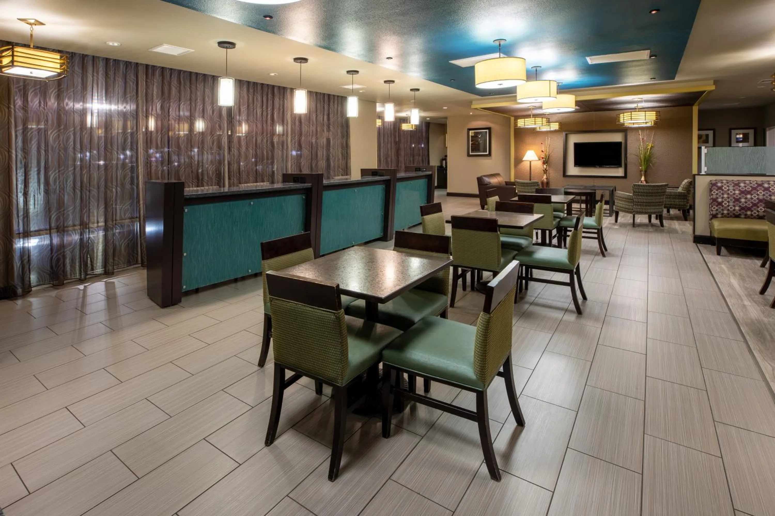 Breakfast in La Quinta Inn & Suites by Wyndham Durant