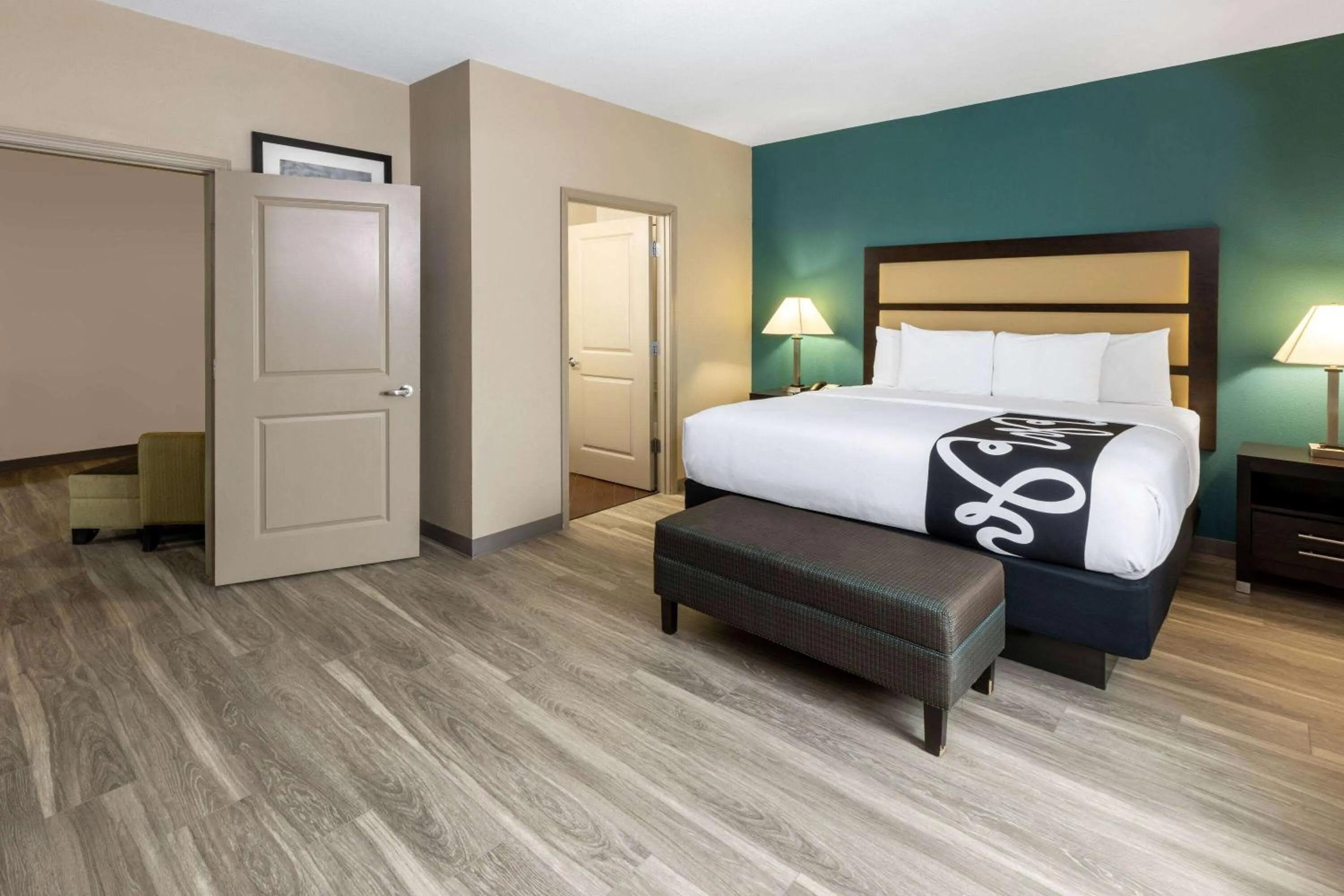 Bed in La Quinta Inn & Suites by Wyndham Durant