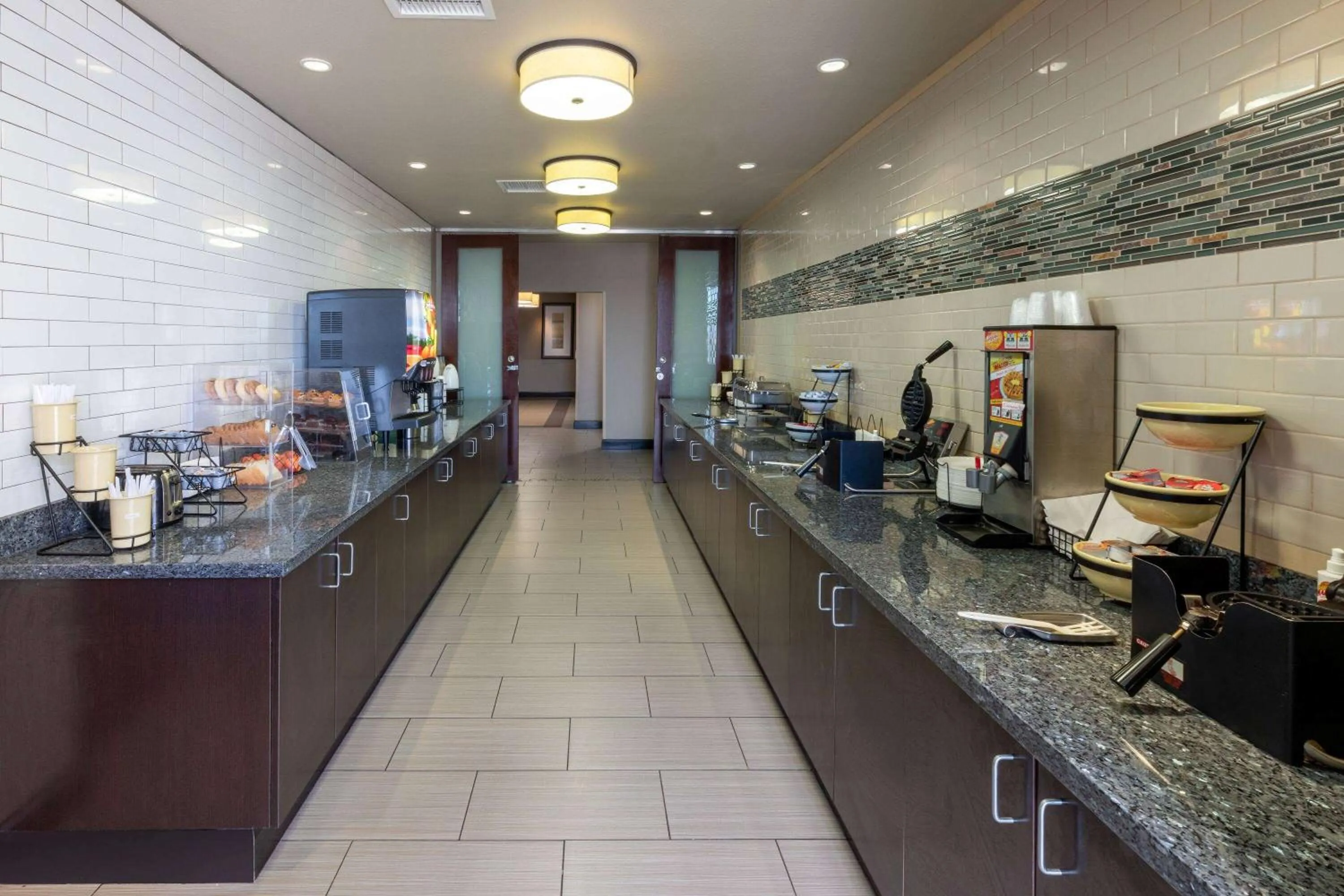 Restaurant/places to eat in La Quinta Inn & Suites by Wyndham Durant