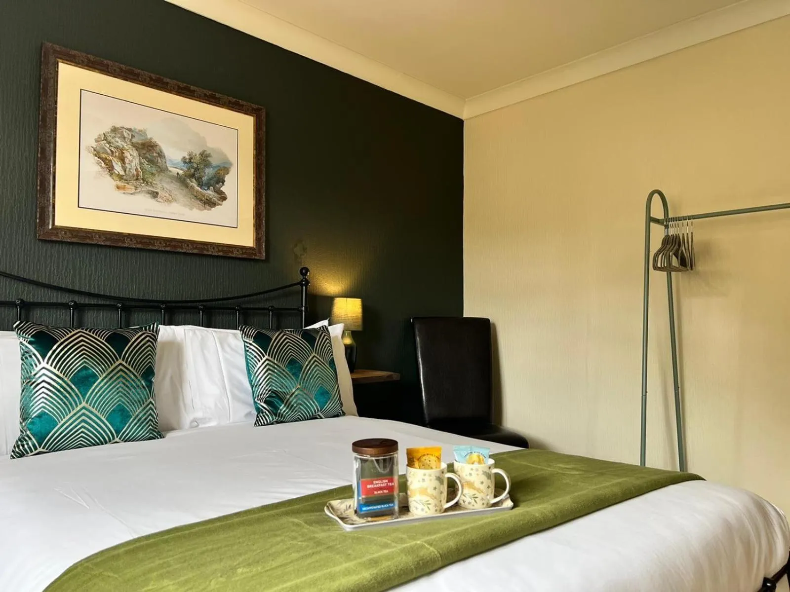 Bedroom, Bed in Red Lion